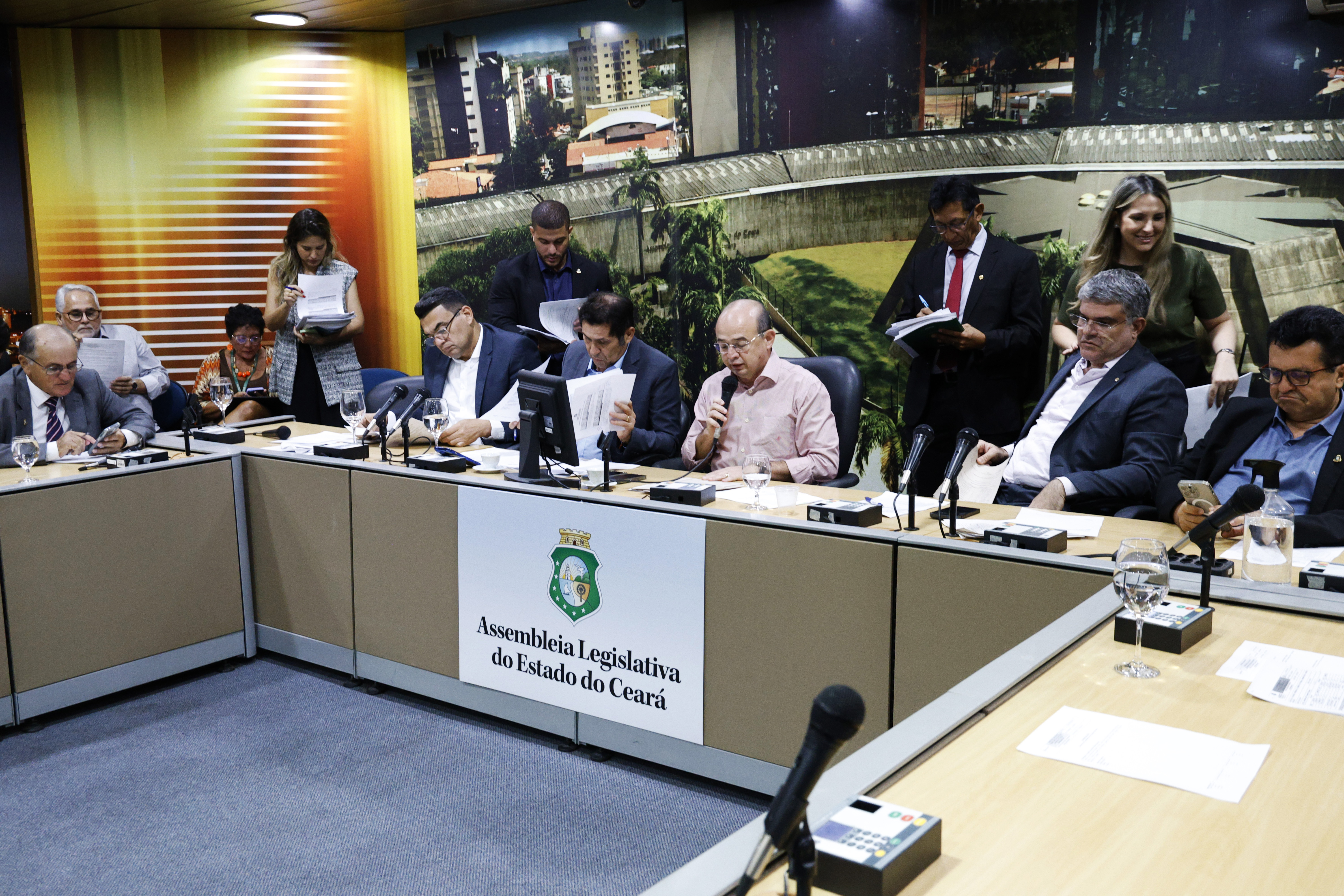 Dezesseis projetos são aprovados pela Comissão de Orçamento e Finanças