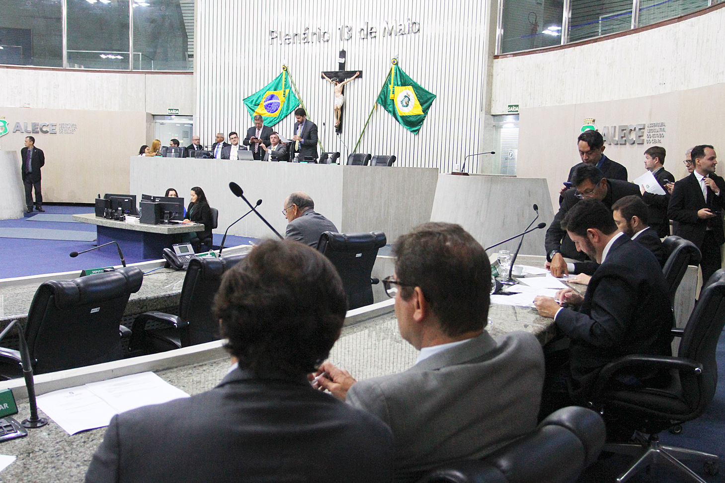 Votação durante a sessão plenária