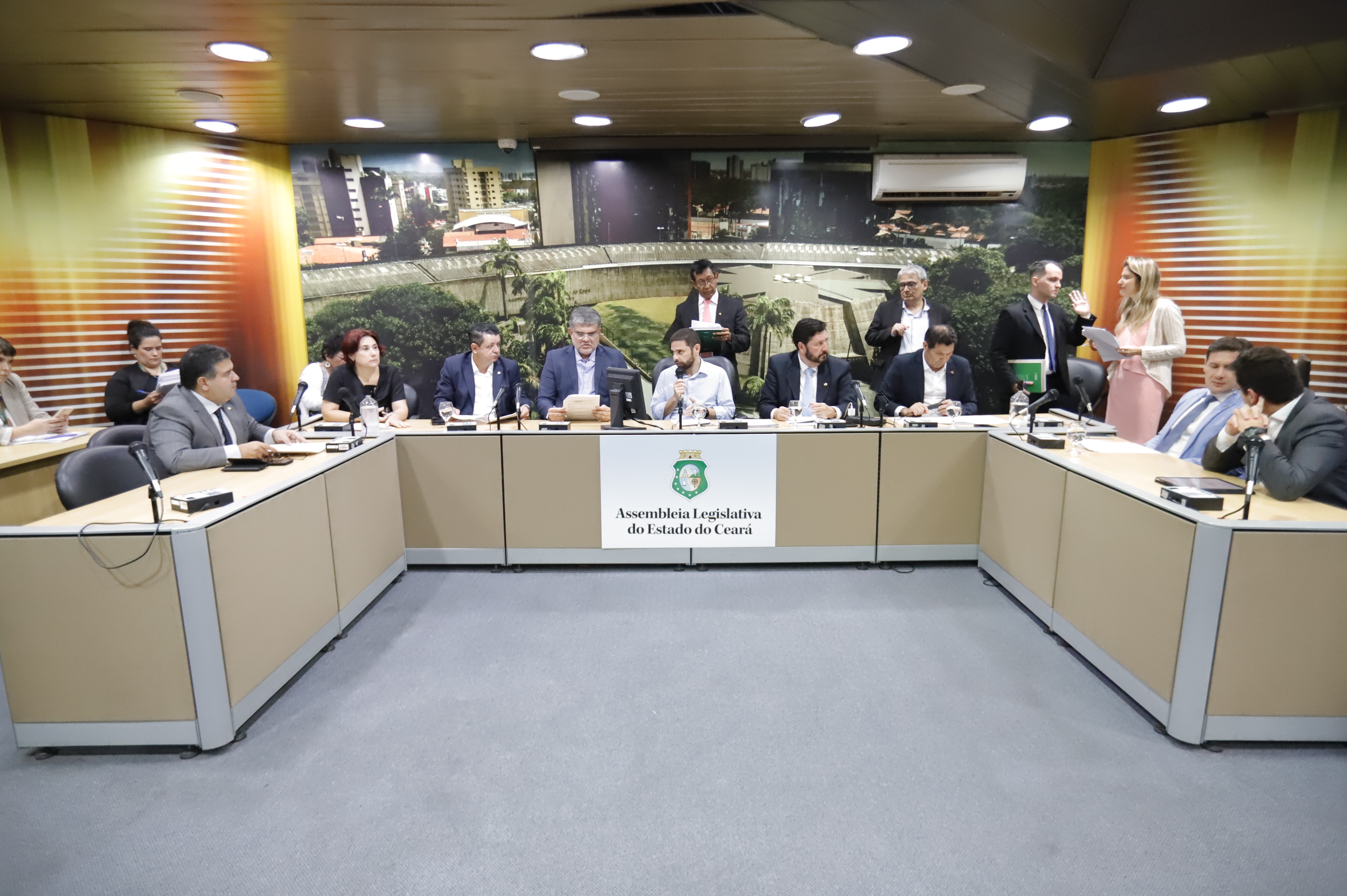 Projetos do Governo, MPCE, da Mesa Diretora e de parlamentares são aprovados pela CCJR