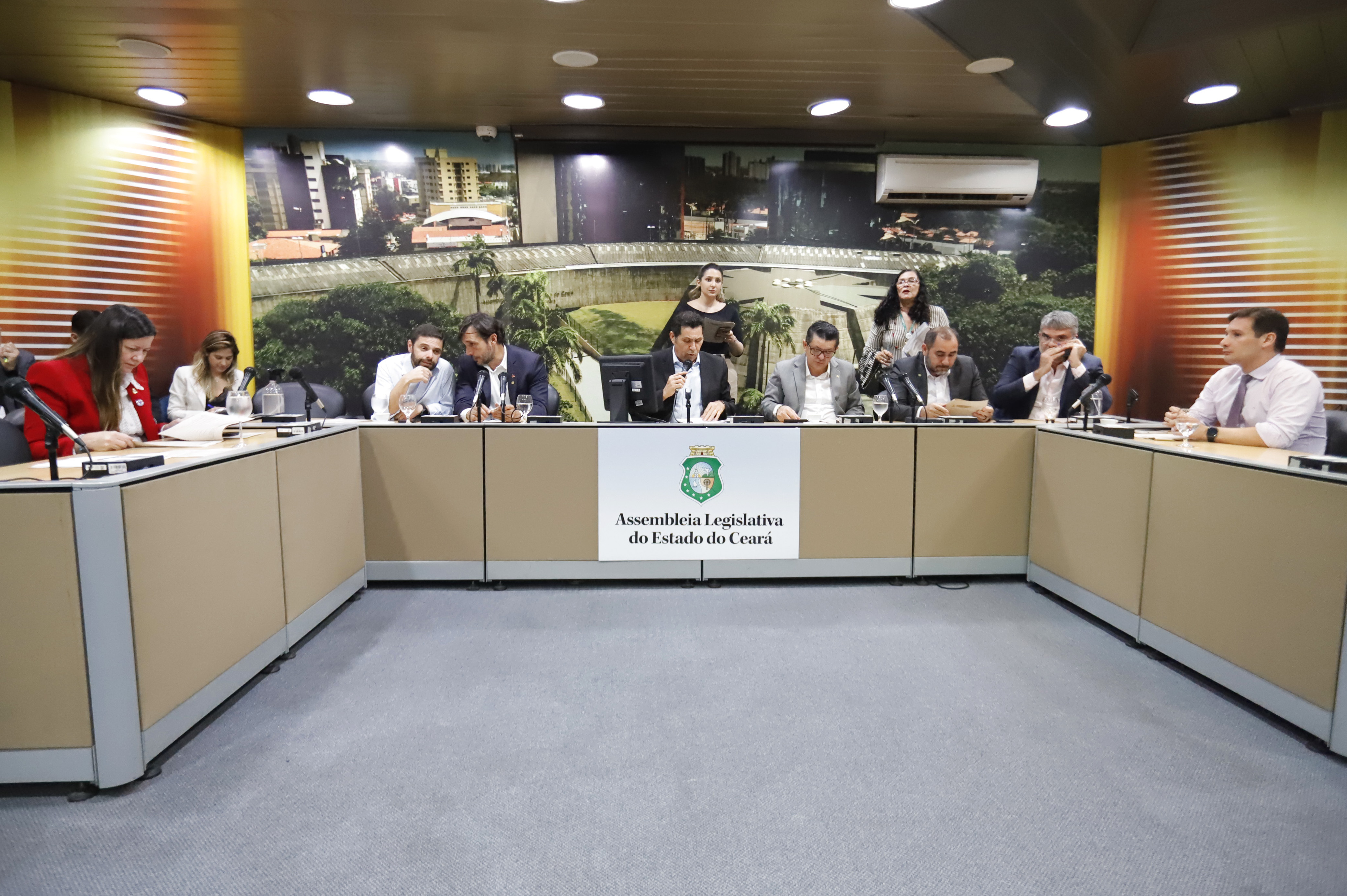 Treze propostas de parlamentares são aprovados na Comissão de Trabalho