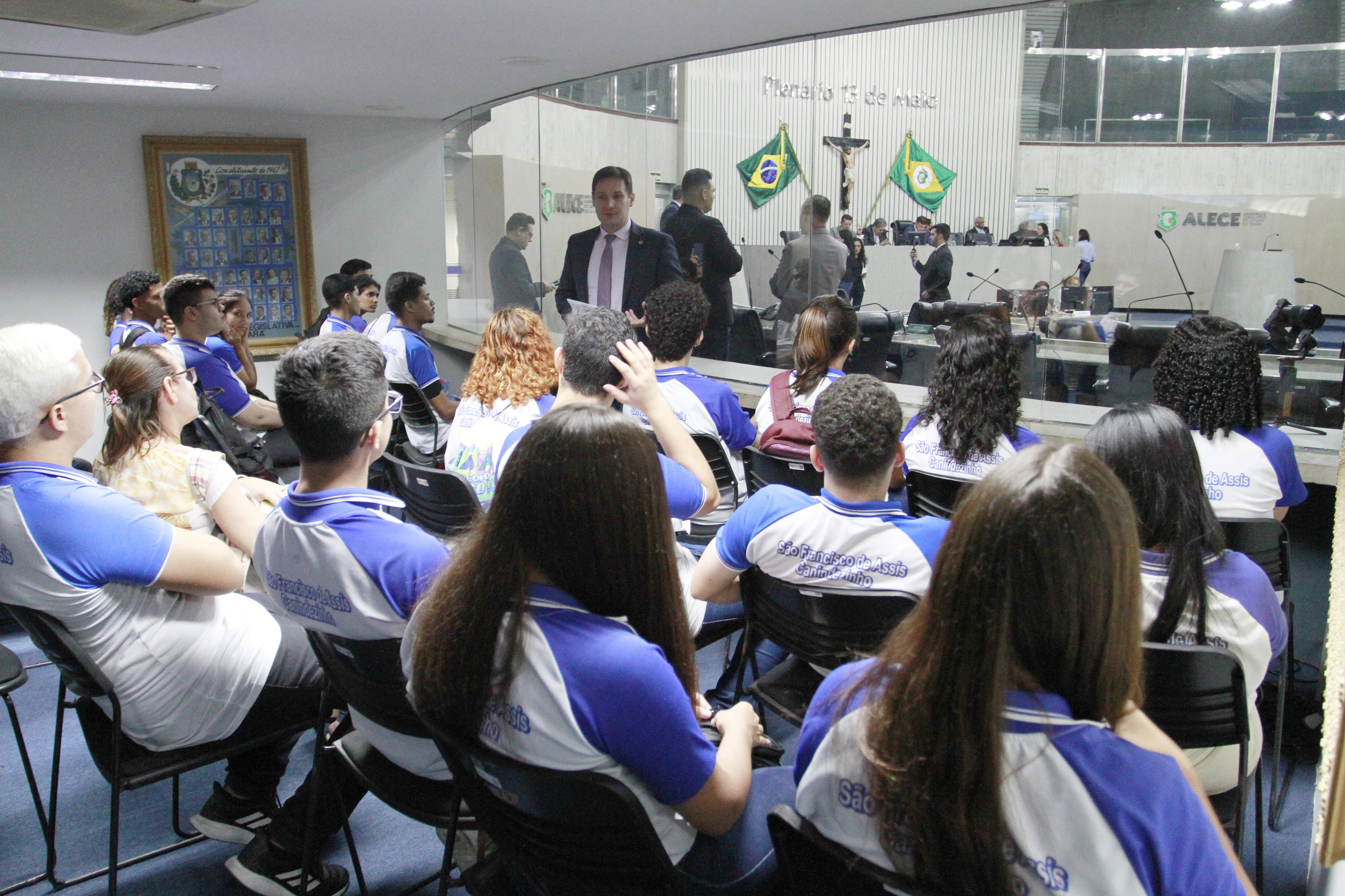 Deputado Marcos Sobreira oferece explicação sobre a tramitação e votação de projetos  para alunos da São Francisco de Assis