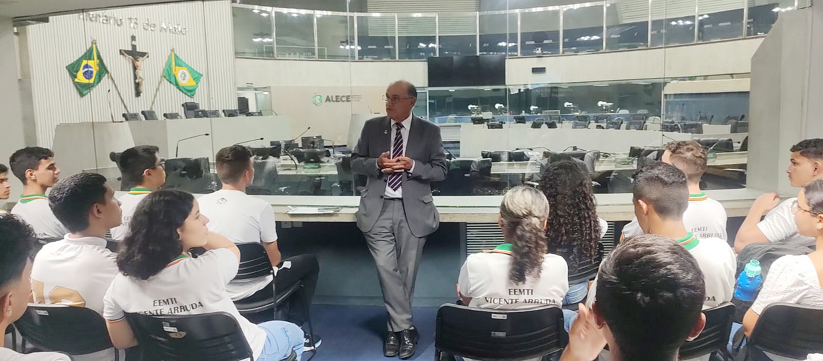 Alunos de escola de Caucaia conhecem a Assembleia Legislativa