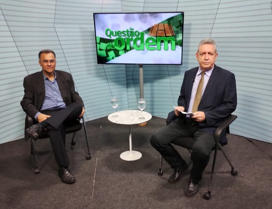 Professor Francisco César Pinto da Fonseca e jornalista Renato Abreu