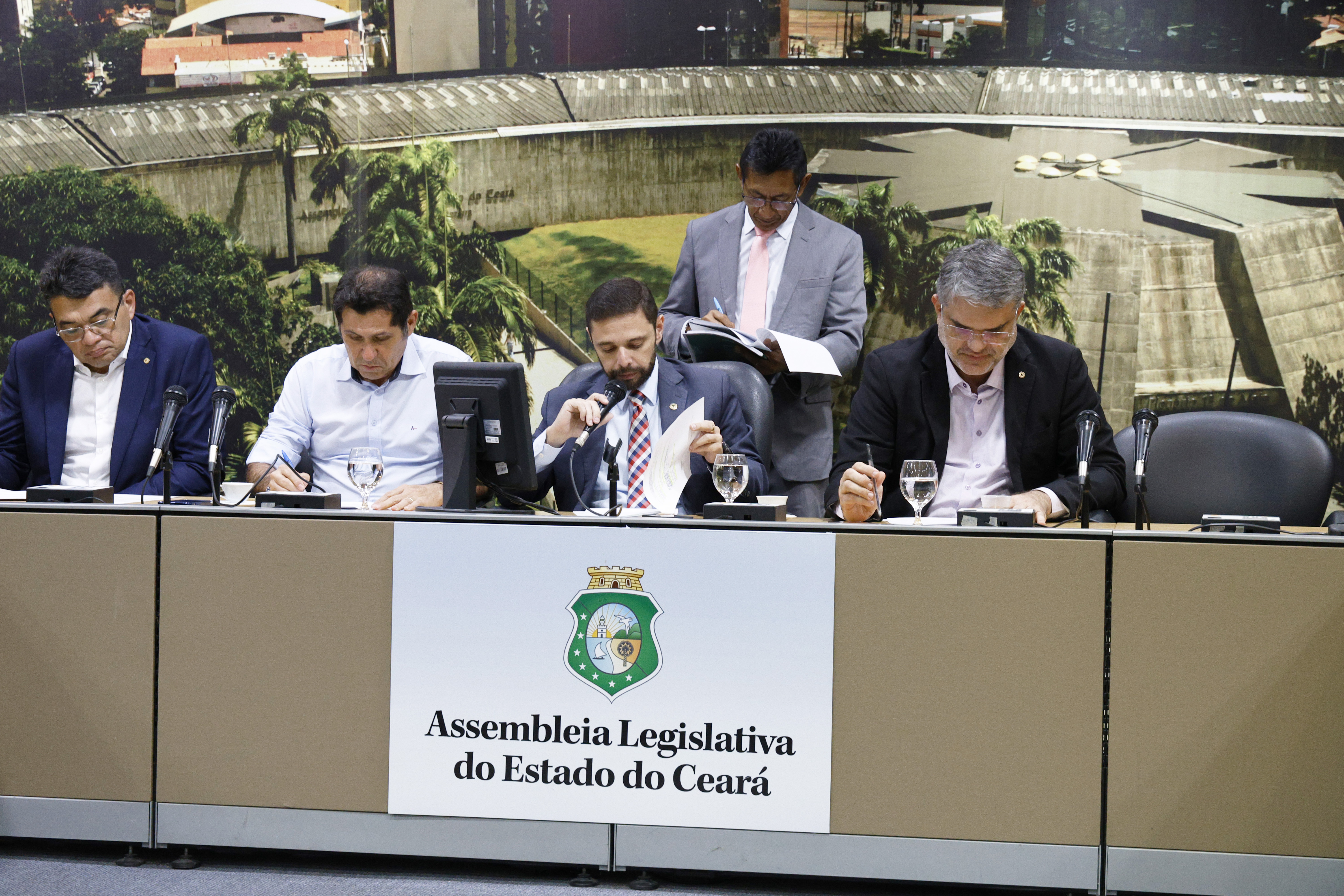 CCJR aprova 25 proposições de autoria de deputados