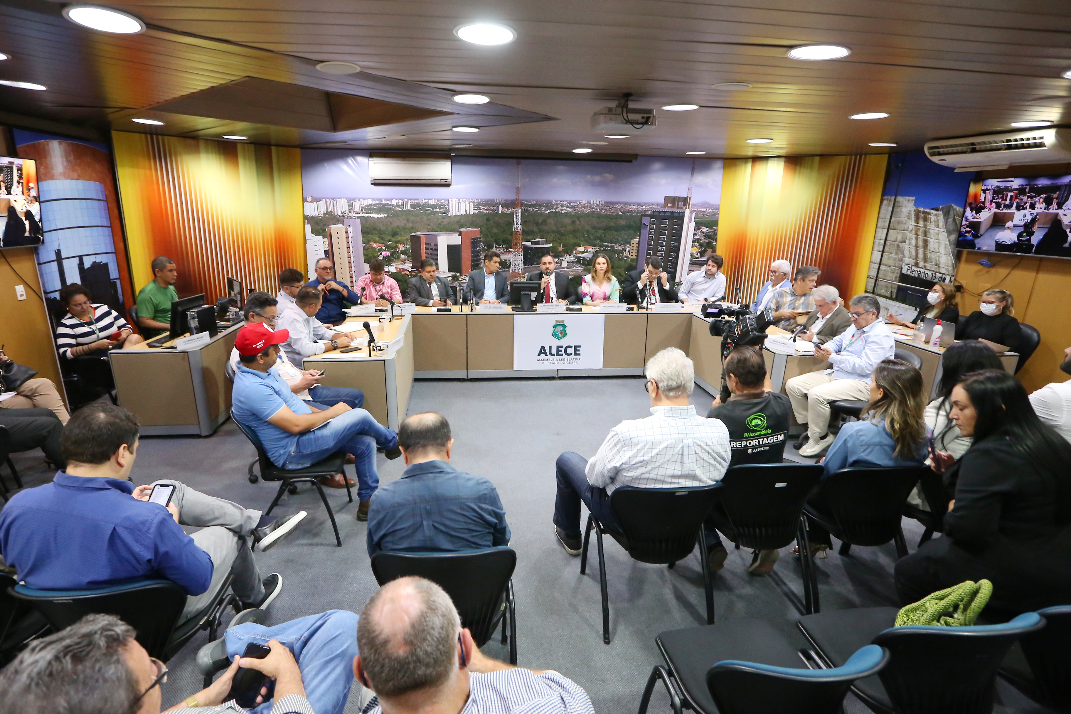 Produtores de leite do Ceará cobram políticas de incentivo para o setor