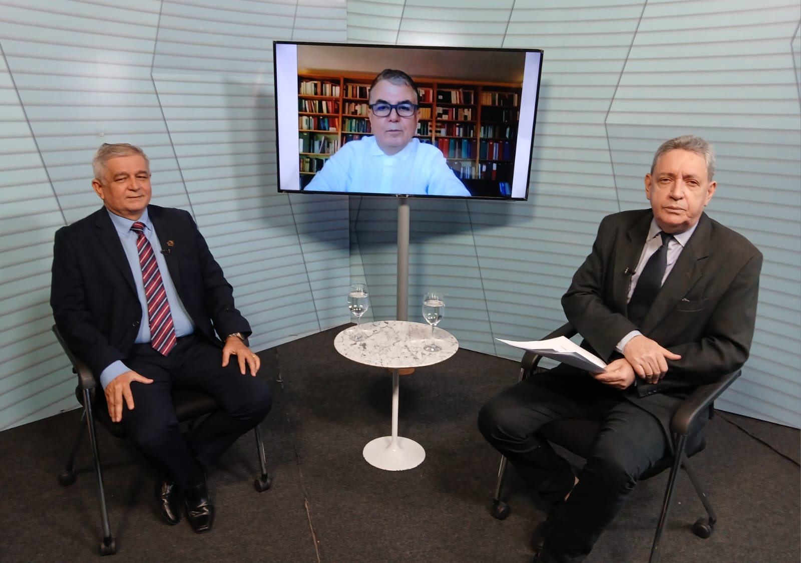 Professores Humberto Cunha e José Luis Bonifácio Ramos e jornalista Renato Abreu
