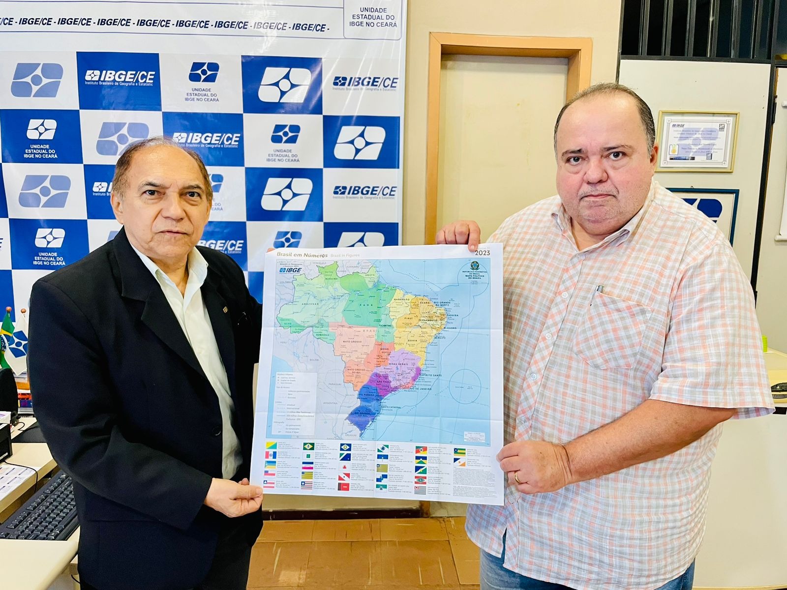 Superintendente do IBGE no Ceará, Francisco José Moreira Lopes e coordenador do Celditec, Luís Carlos Mourão - Foto: Leonardo Coutinho/Núcleo de Comunicação Interna da Alece