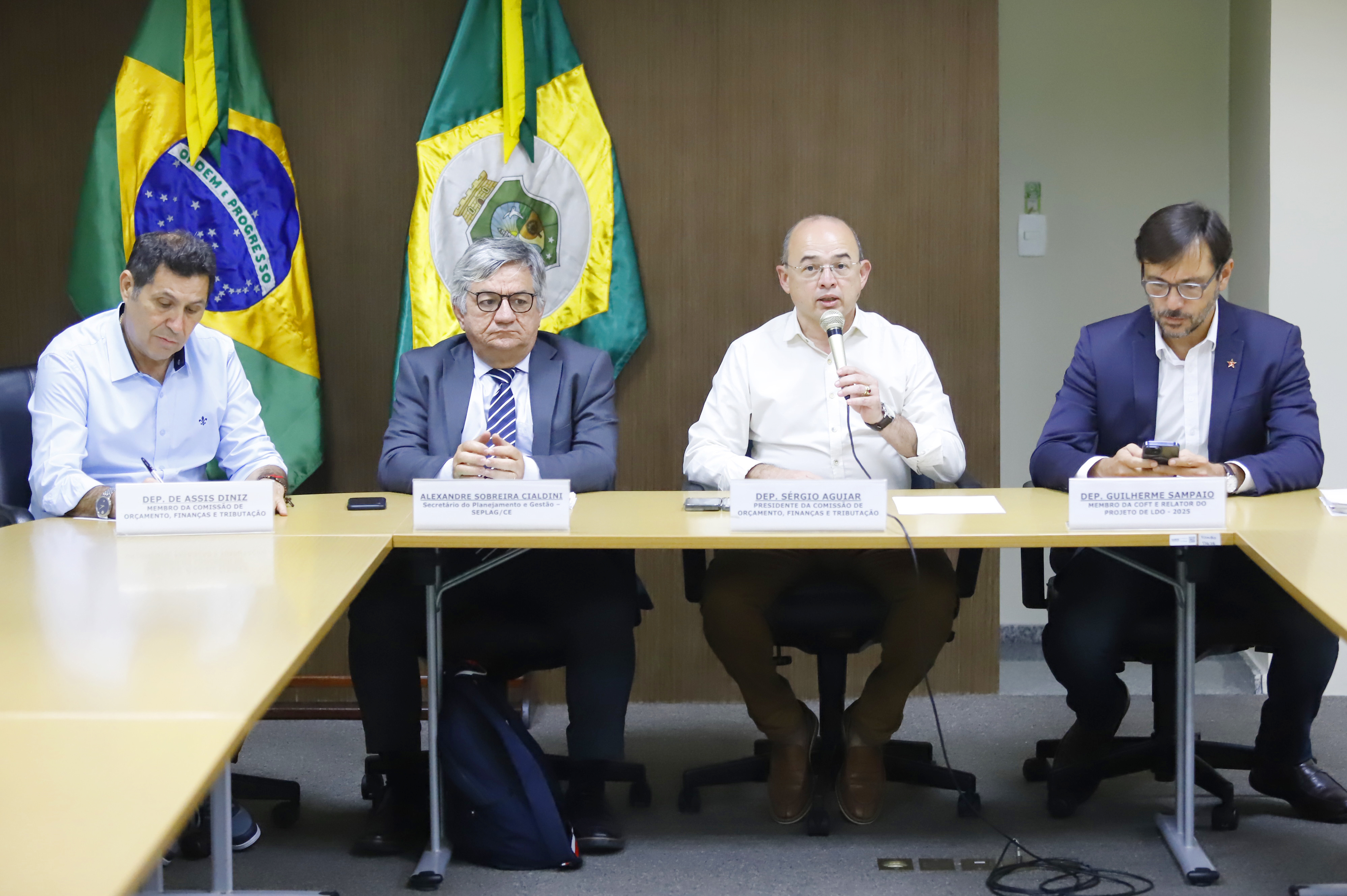 Deputado Di Assis Diniz, secretário de Planejamento e Gestão, Alexandre Cialdine, deputados Sérgio Aguiar e Guilherme Sampaio. Foto: Dário Gabriel