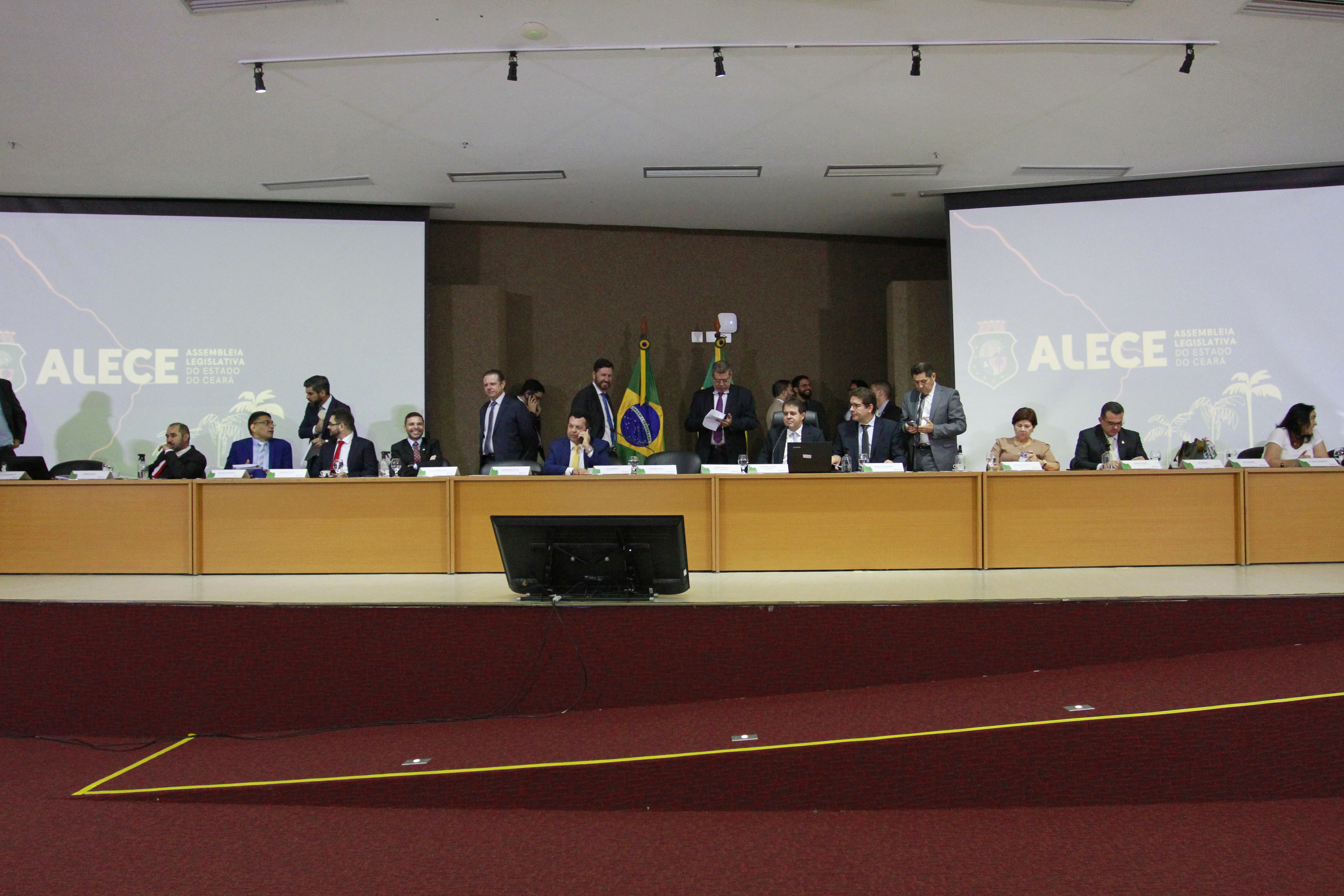 Alece aprova operação de crédito para projeto Paulo Freire II e mais nove projetos