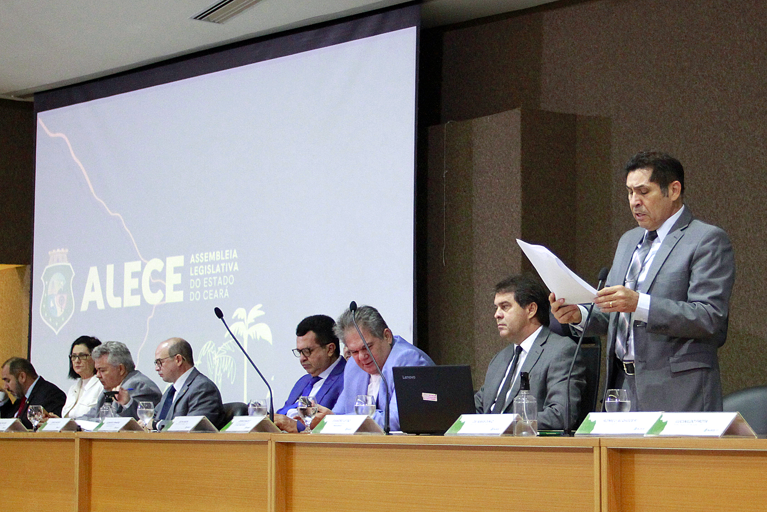 Leitura do expediente da sessão legislativa desta terça-feira