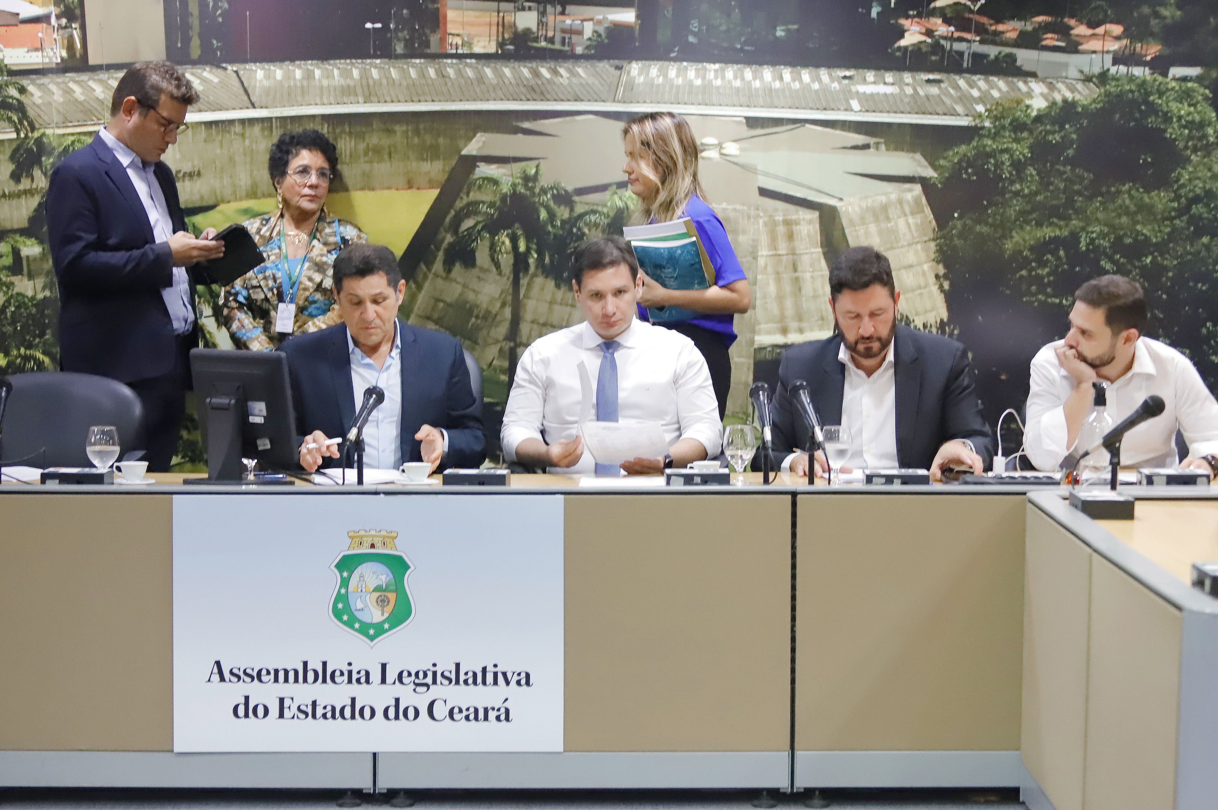 Comissão de Orçamento da Alece aprova seis projetos de indicação