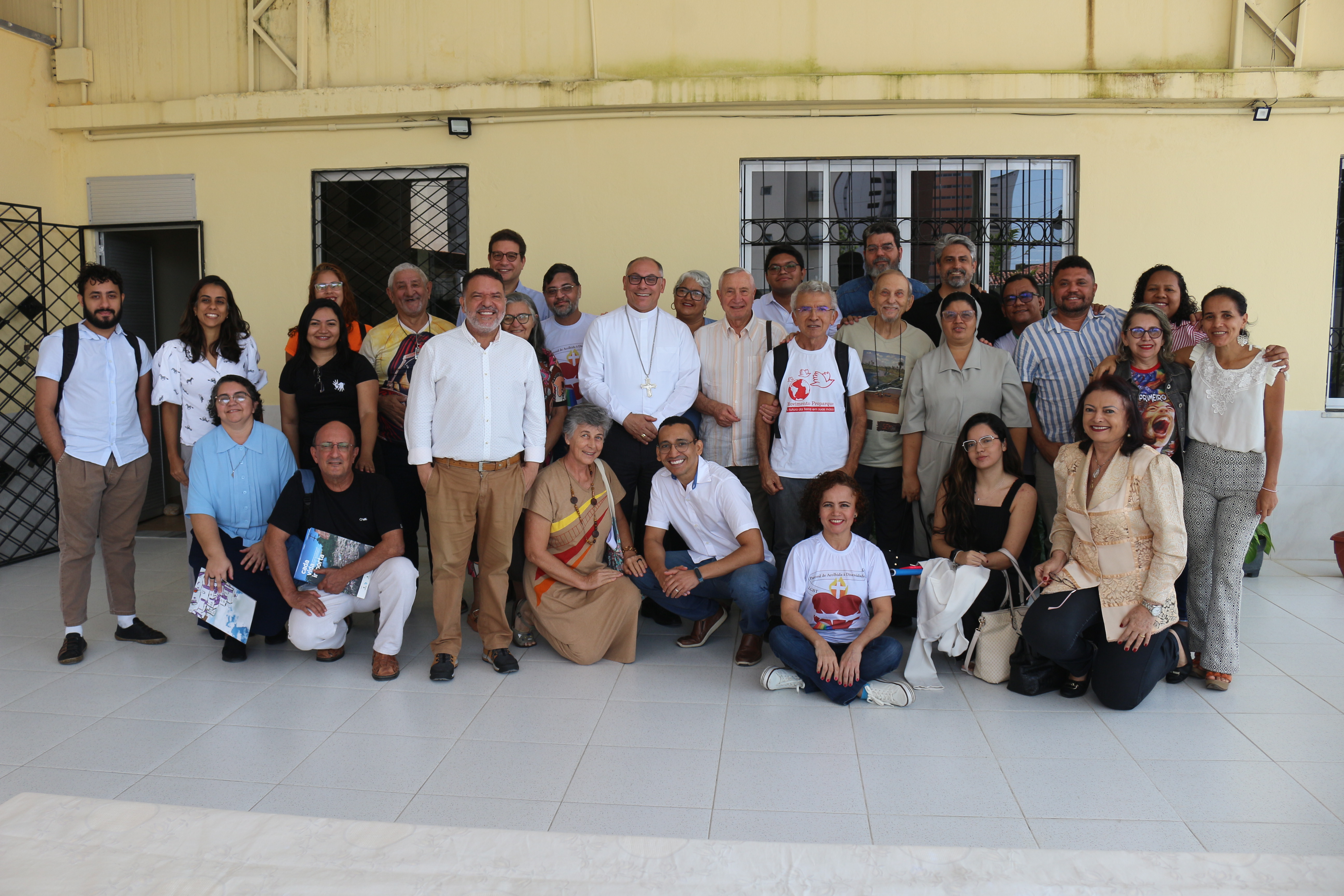 Alece apresenta trabalho na área dos direitos humanos a arcebispo de Fortaleza