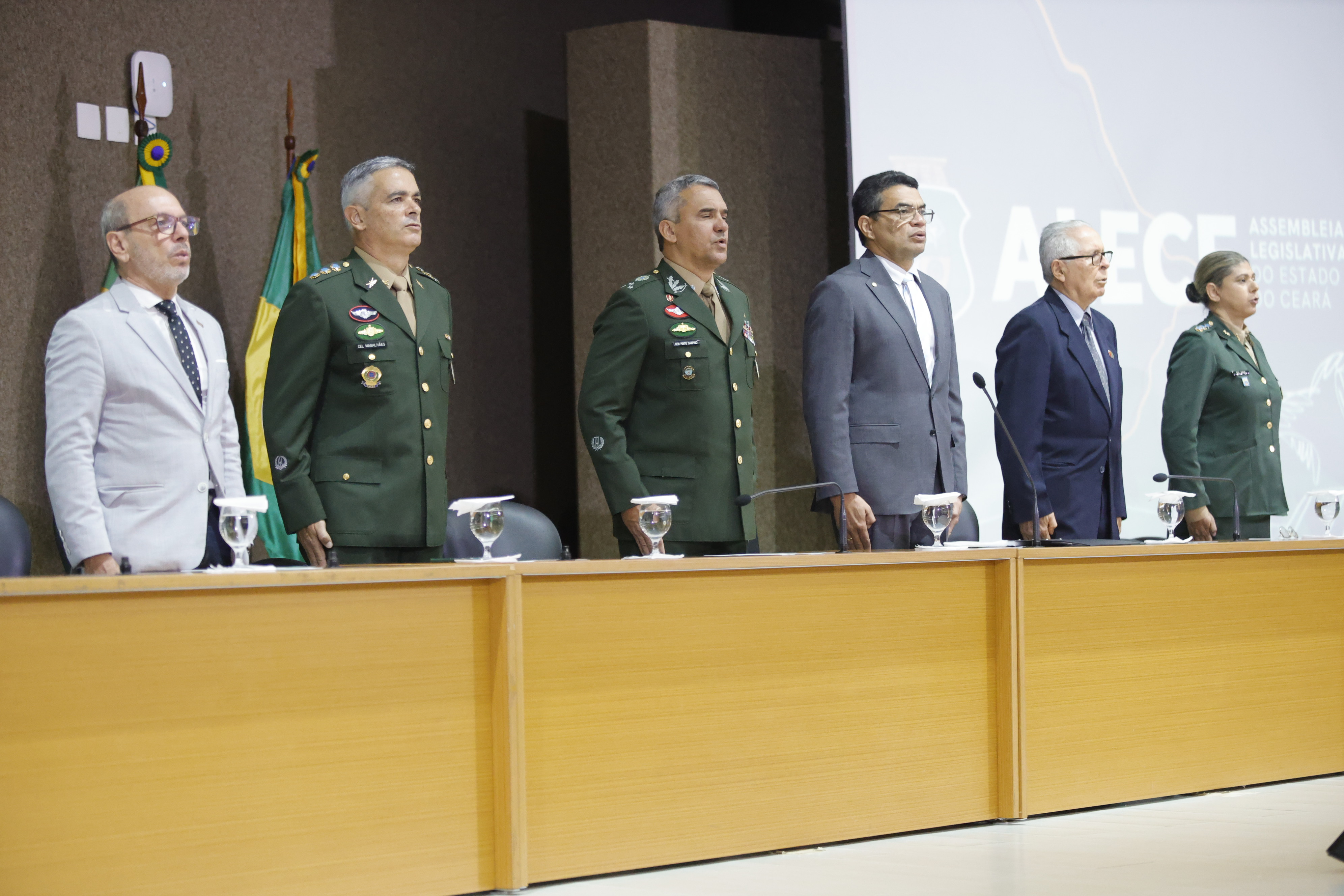 Solenidade na Alece reconhece papel do soldado na proteção da população