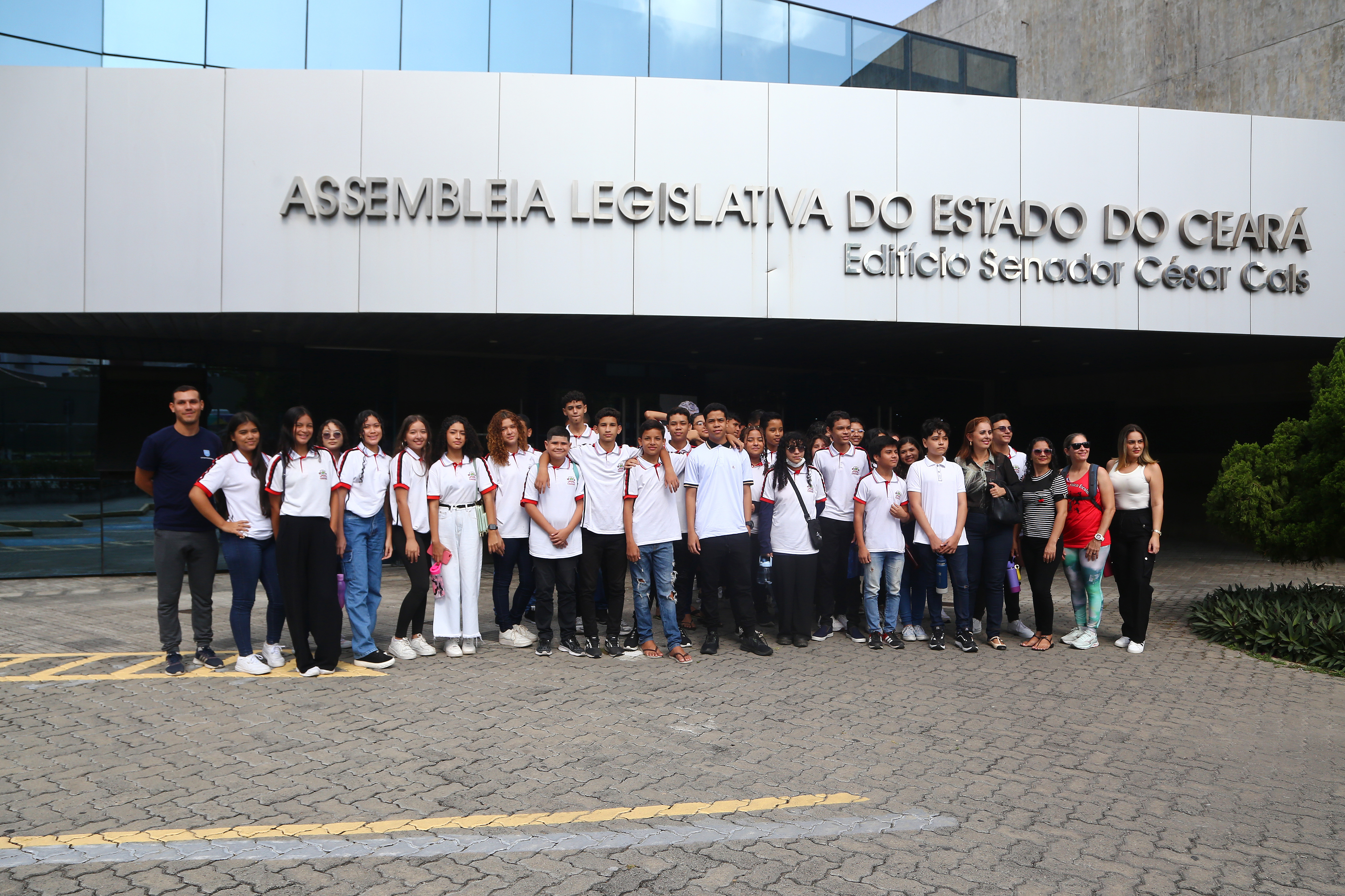 Estudantes de Fortaleza e Caucaia participam do Parlamento e Sua História nesta quarta