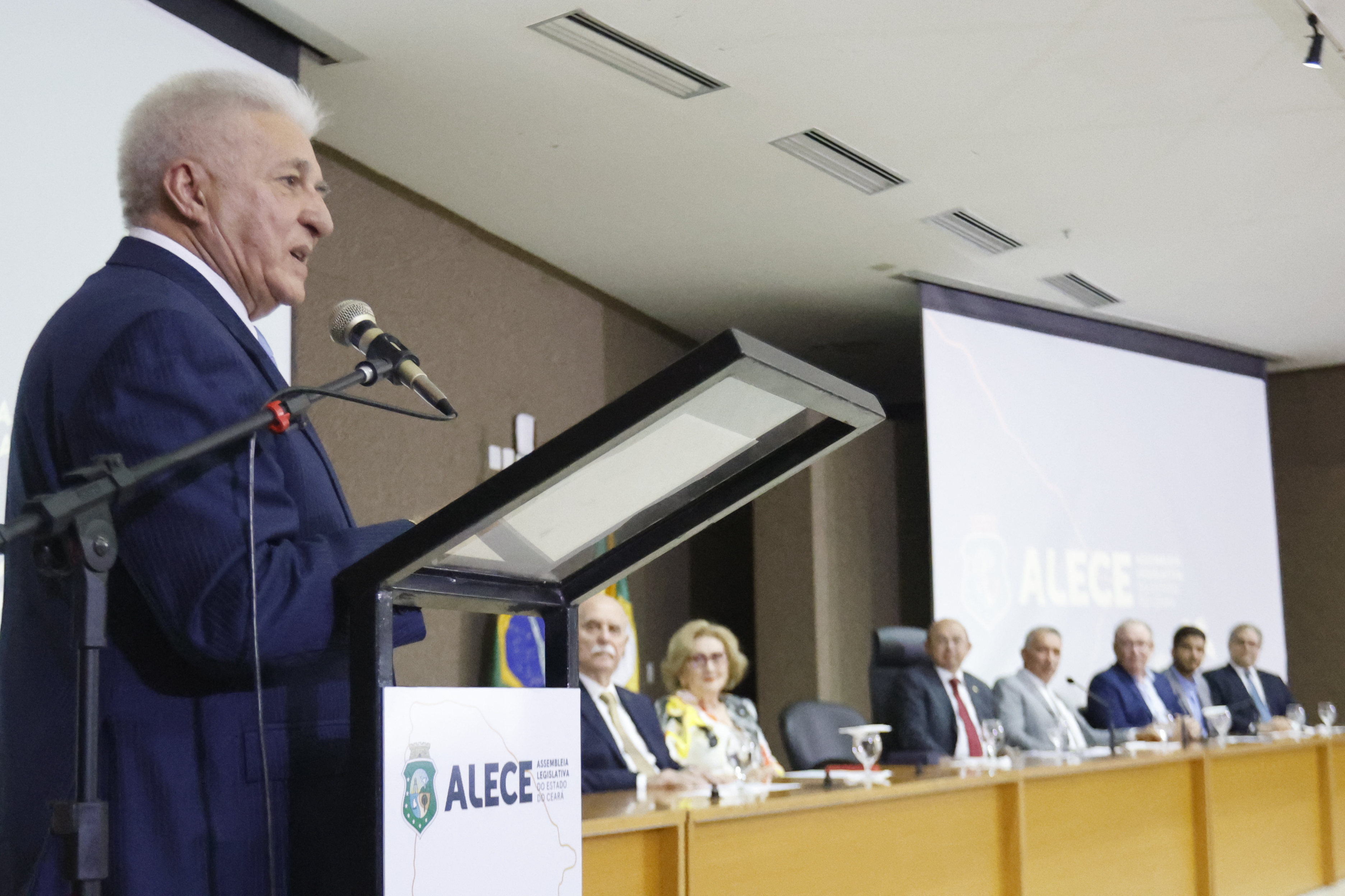 O empresário destaca sua trajetória de vida profissional à frente dos negócios no ramo farmacêutico. Foto: Dário Gabriel