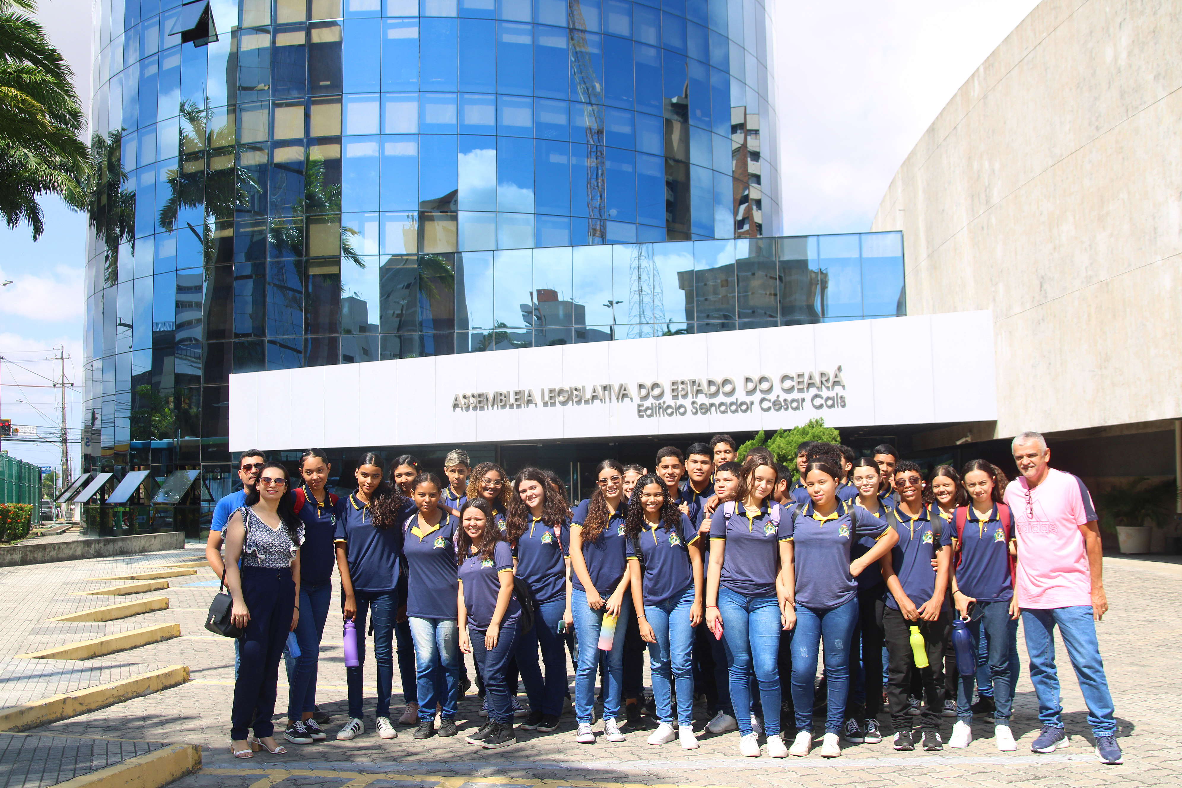 Estudantes da Escola Eunice Weaver  participam do projeto O Parlamento e sua História