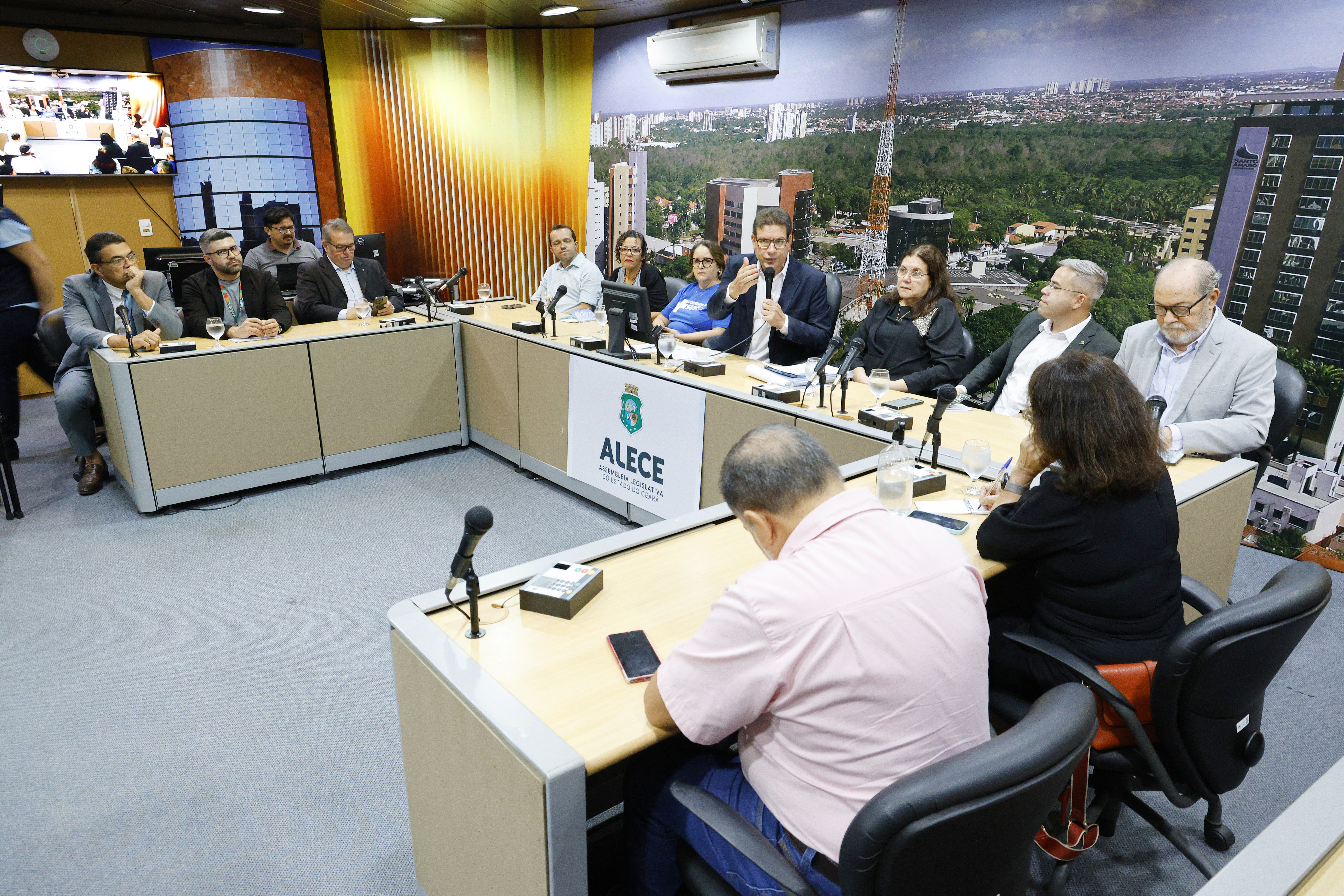 Estudos sobre mudança na gestão do Hospital José Martiniano de Alencar são cobrados em audiência