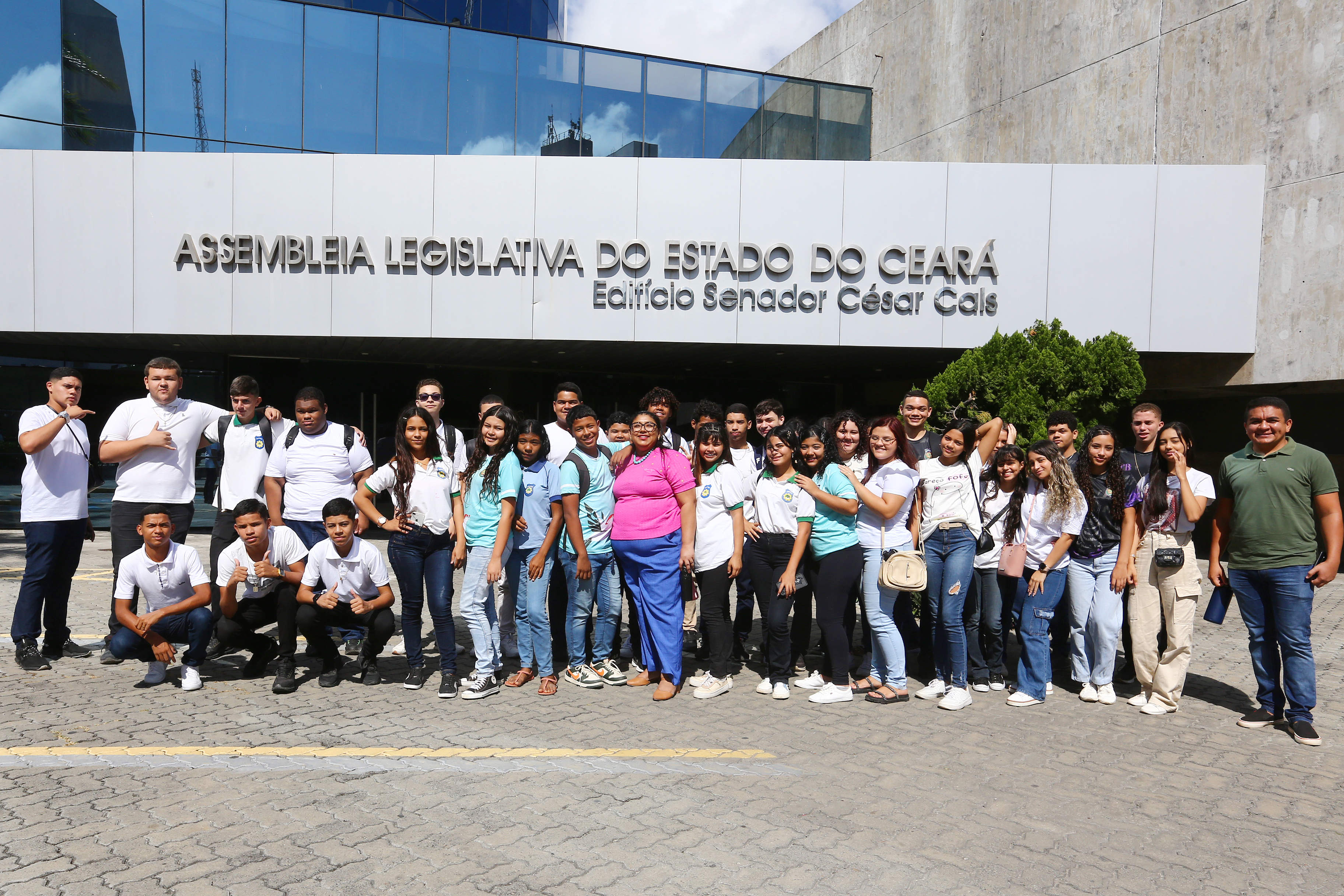 Alunos de Maranguape e do Conjunto Palmeiras visitam a Alece nesta quarta