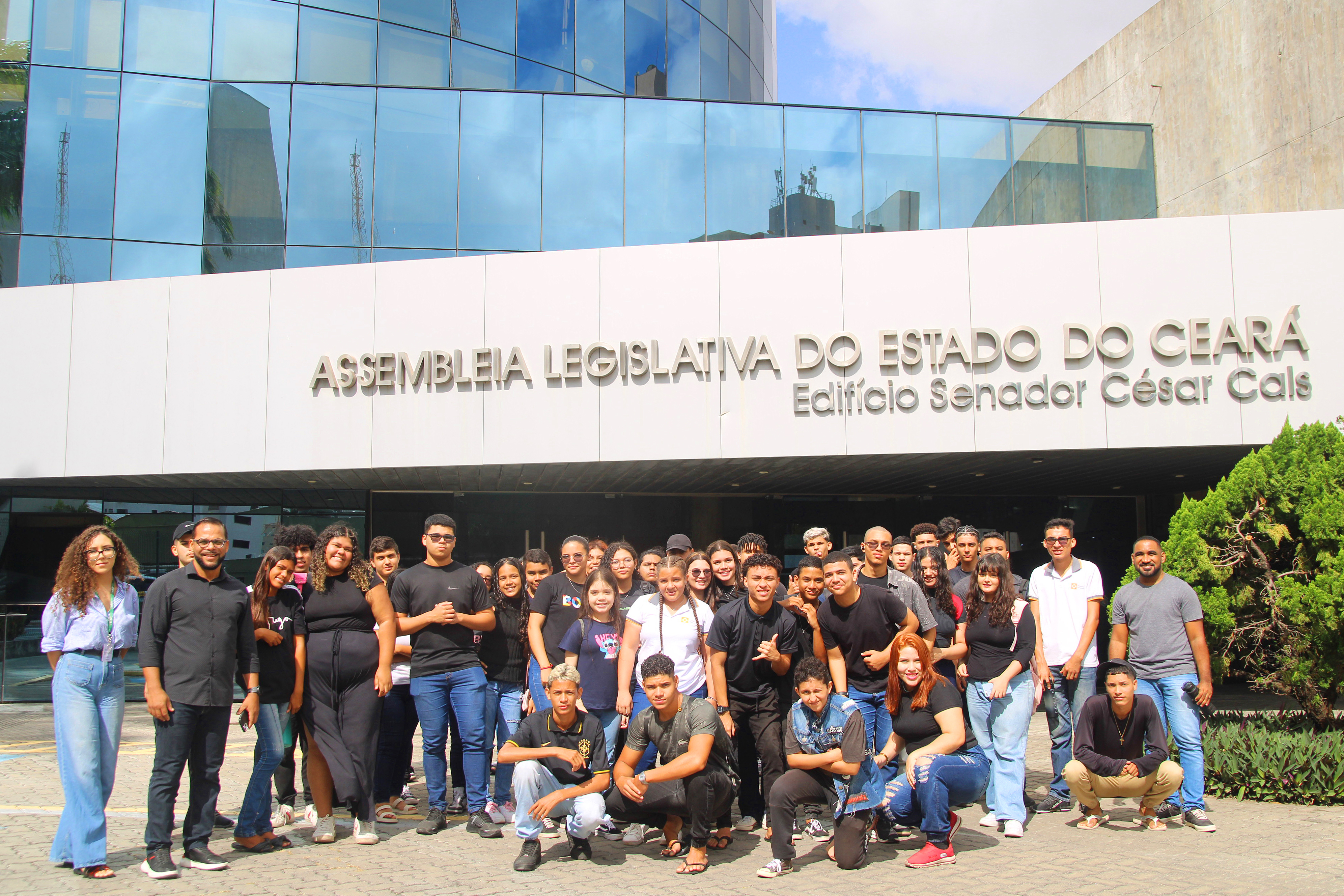 43 estudantes do 1° ano do ensino médio da Escola Almirante Tamandaré visitam a Assembleia Legislativa