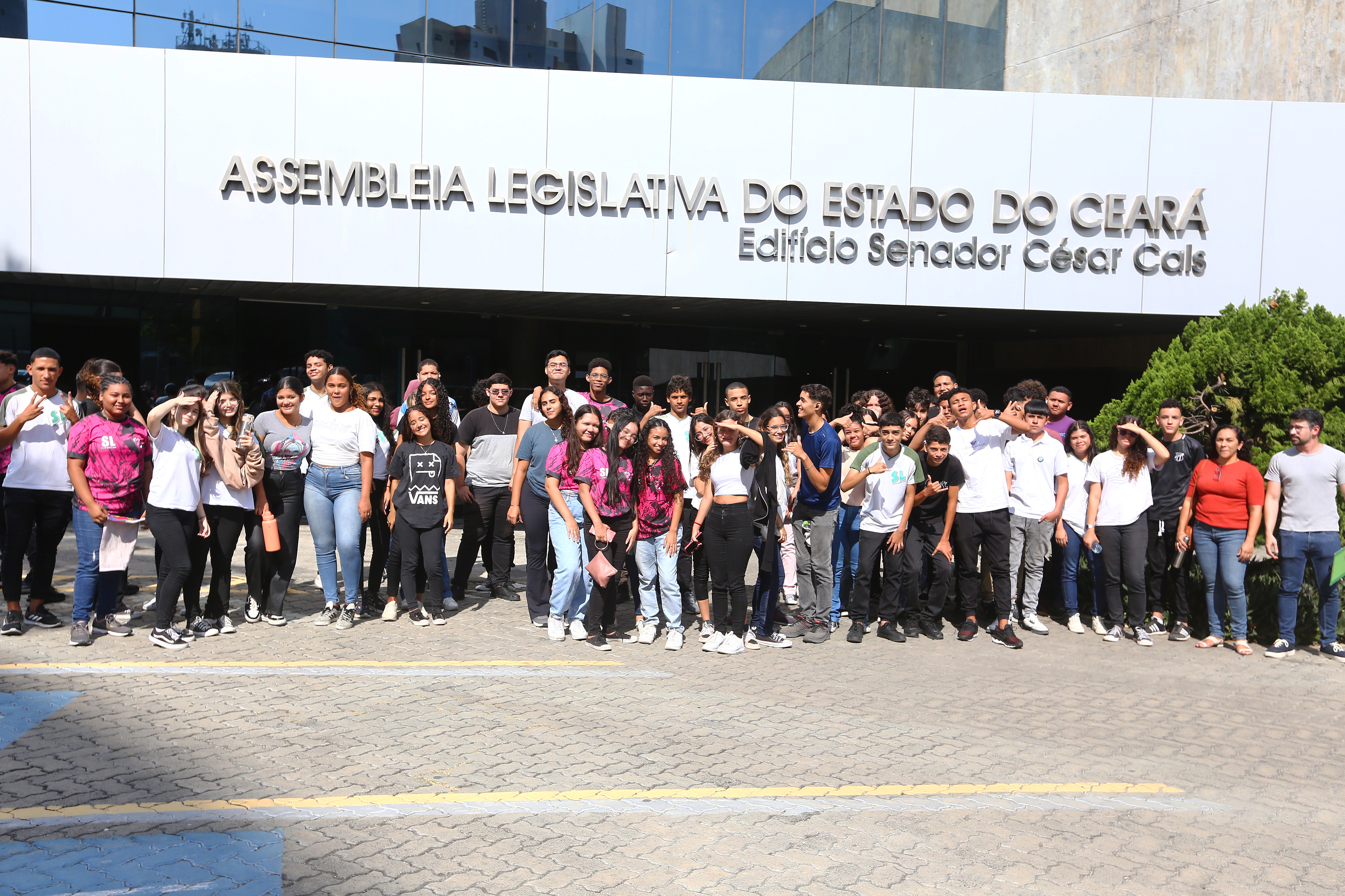 Alunos da Escola Santa Luzia  participam do projeto O Parlamento e sua História