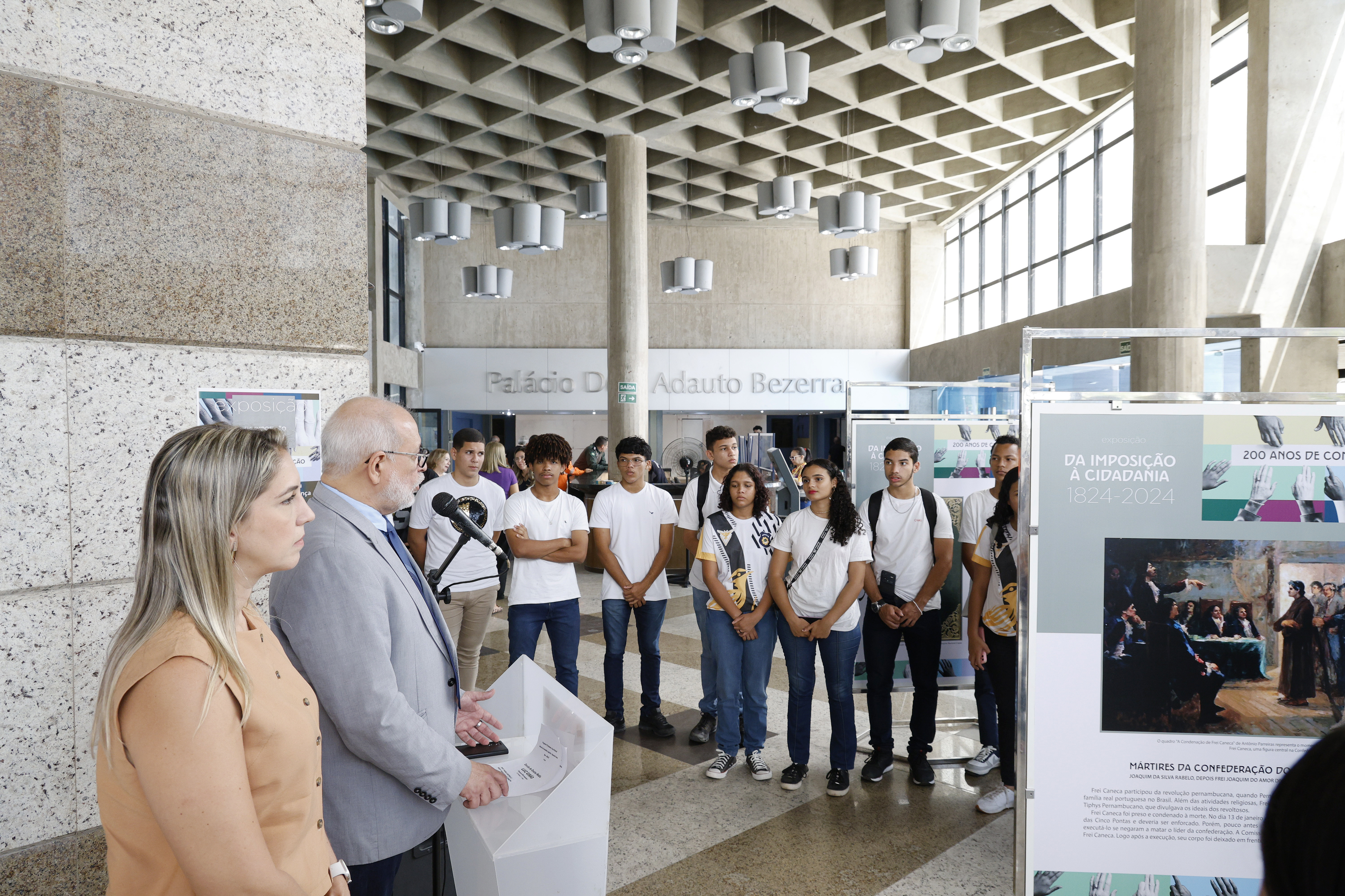 Deputada Larissa Gaspar e coordenador do Malce, Paulo Roberto Nunes, destacam importância da Constituição como instrumento democrático