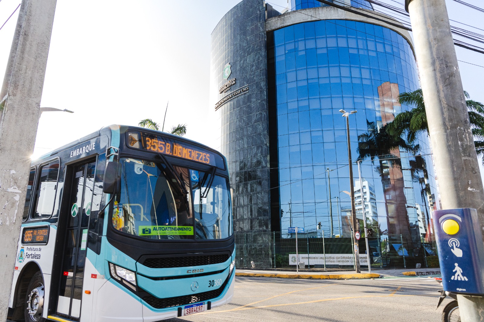 Diversas linhas de ônibus chegam à Alece