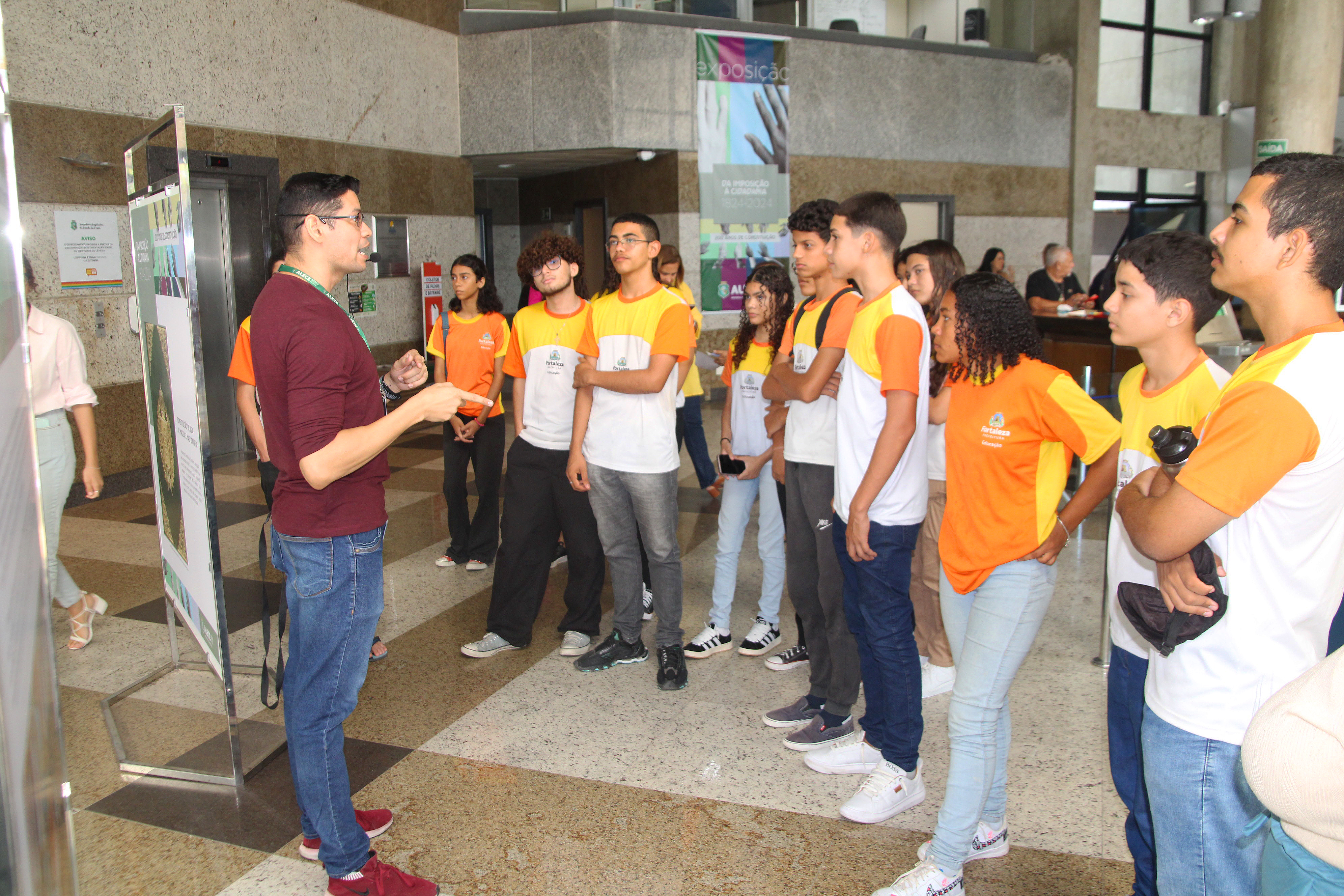 Estudantes da Escola Municipal Creusa do Carmo Rocha conhecem o Parlamento