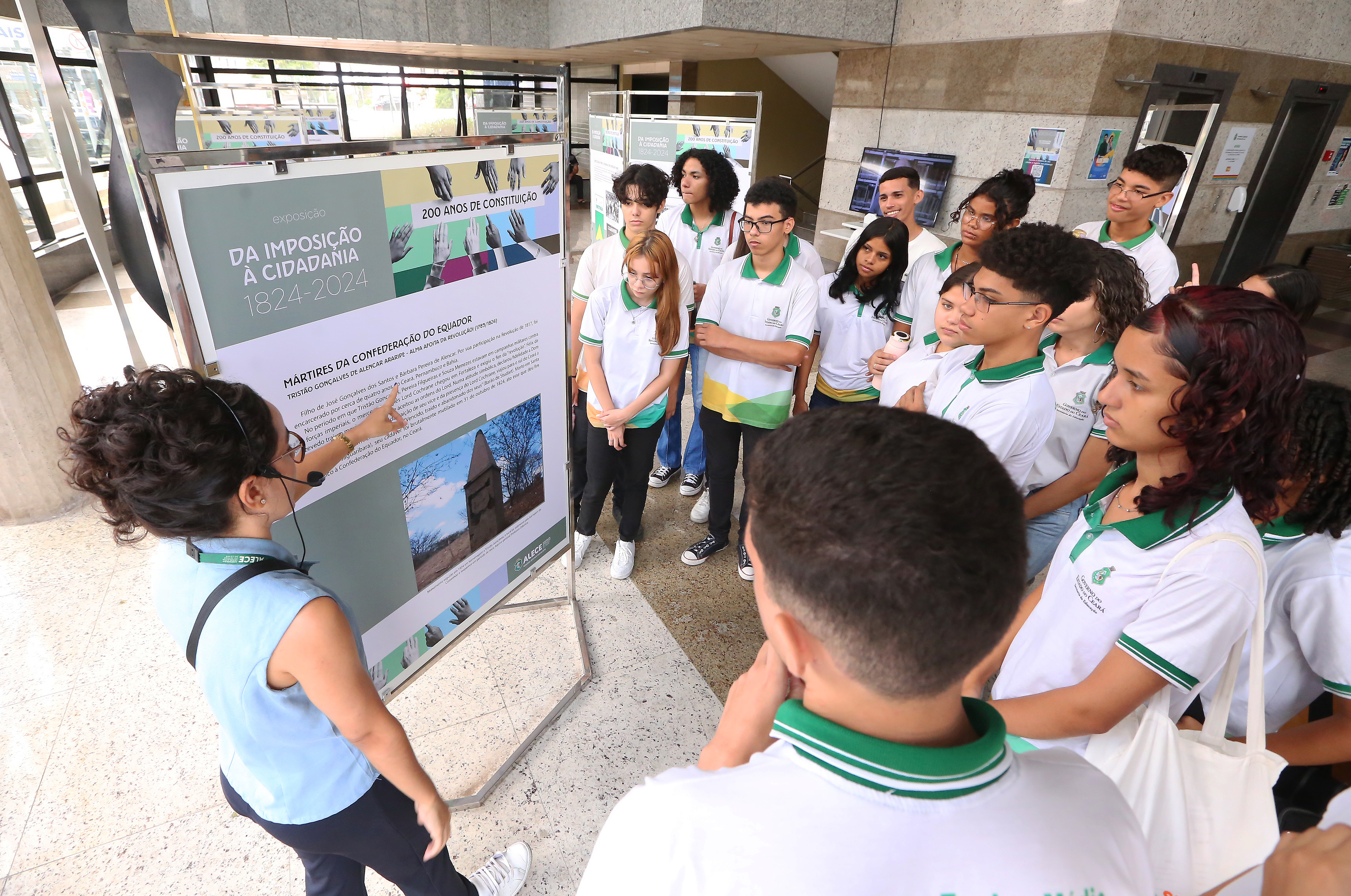 Estudantes de Fortaleza participam do O Parlamento e sua História