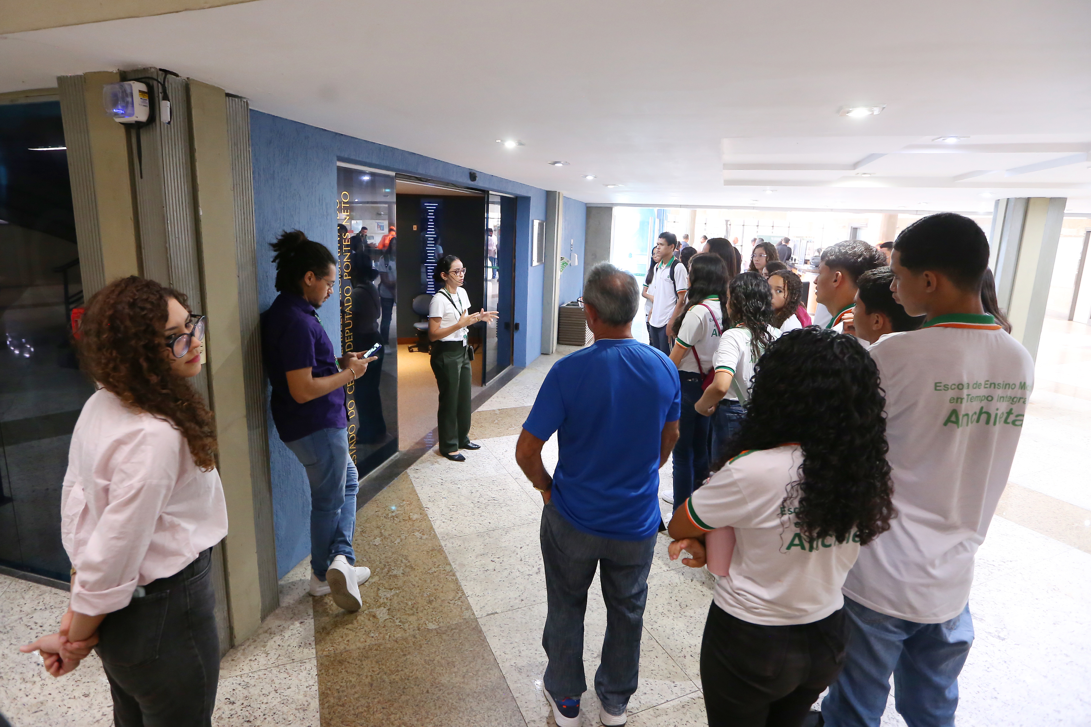 Estudantes da Escola de Ensino Médio de Tempo Integral (EEMTI) Anchieta visitam a Alece