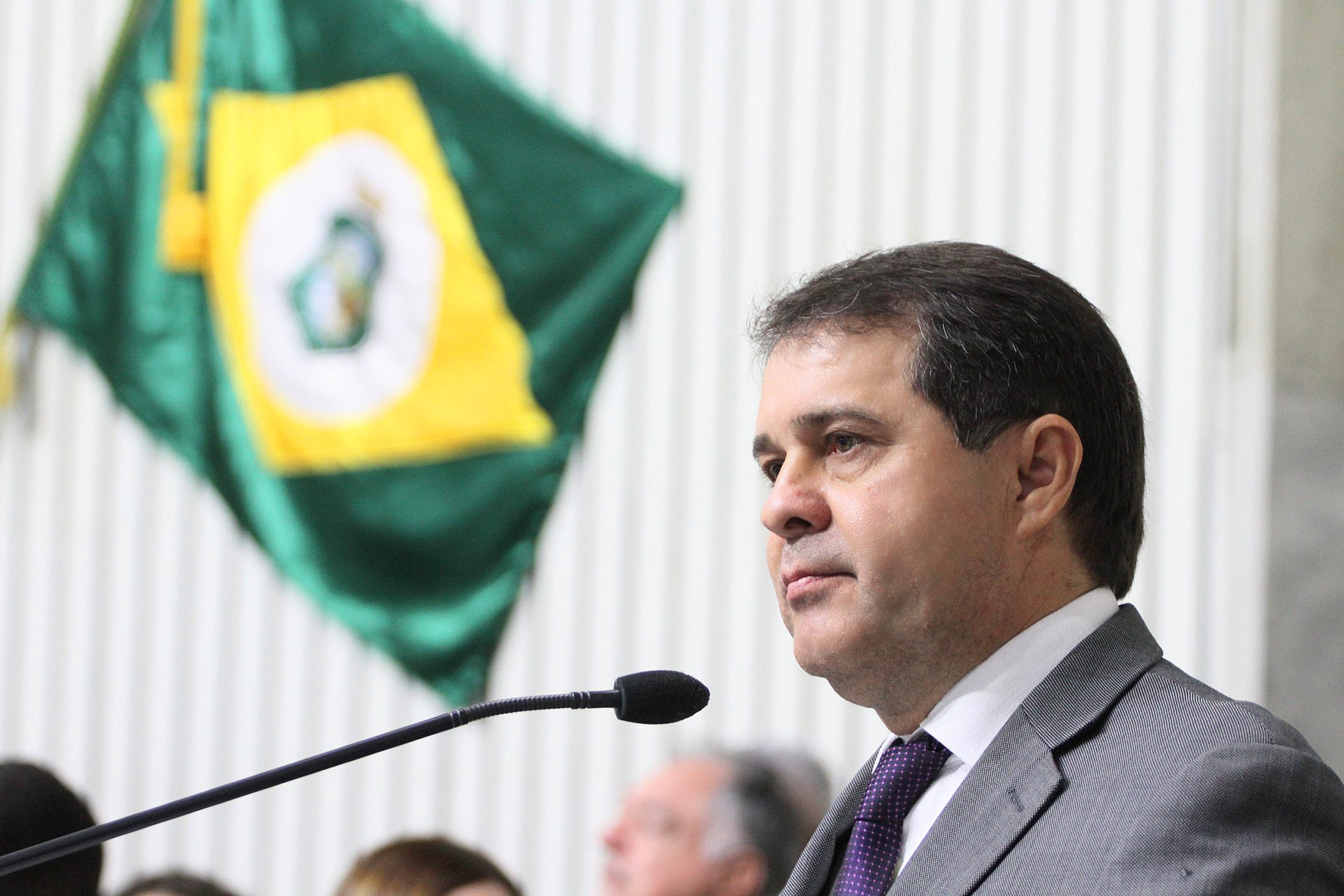 Evandro Leitão lamenta suspensão de atendimentos e repasses de recursos ao Crio