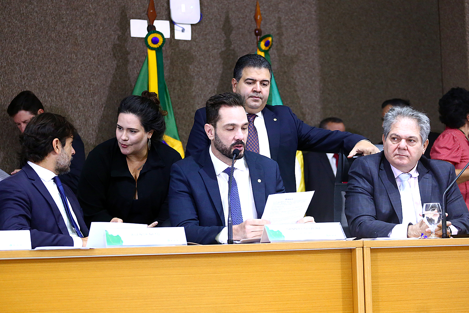 Votação durante sessão plenária desta terça-feira