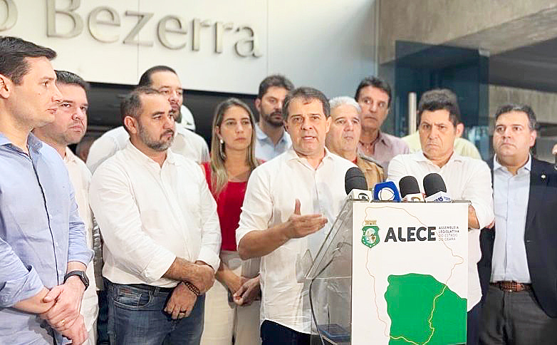 Presidente da Alece, deputado Evandro Leitão (PT) realiza entrevista coletiva