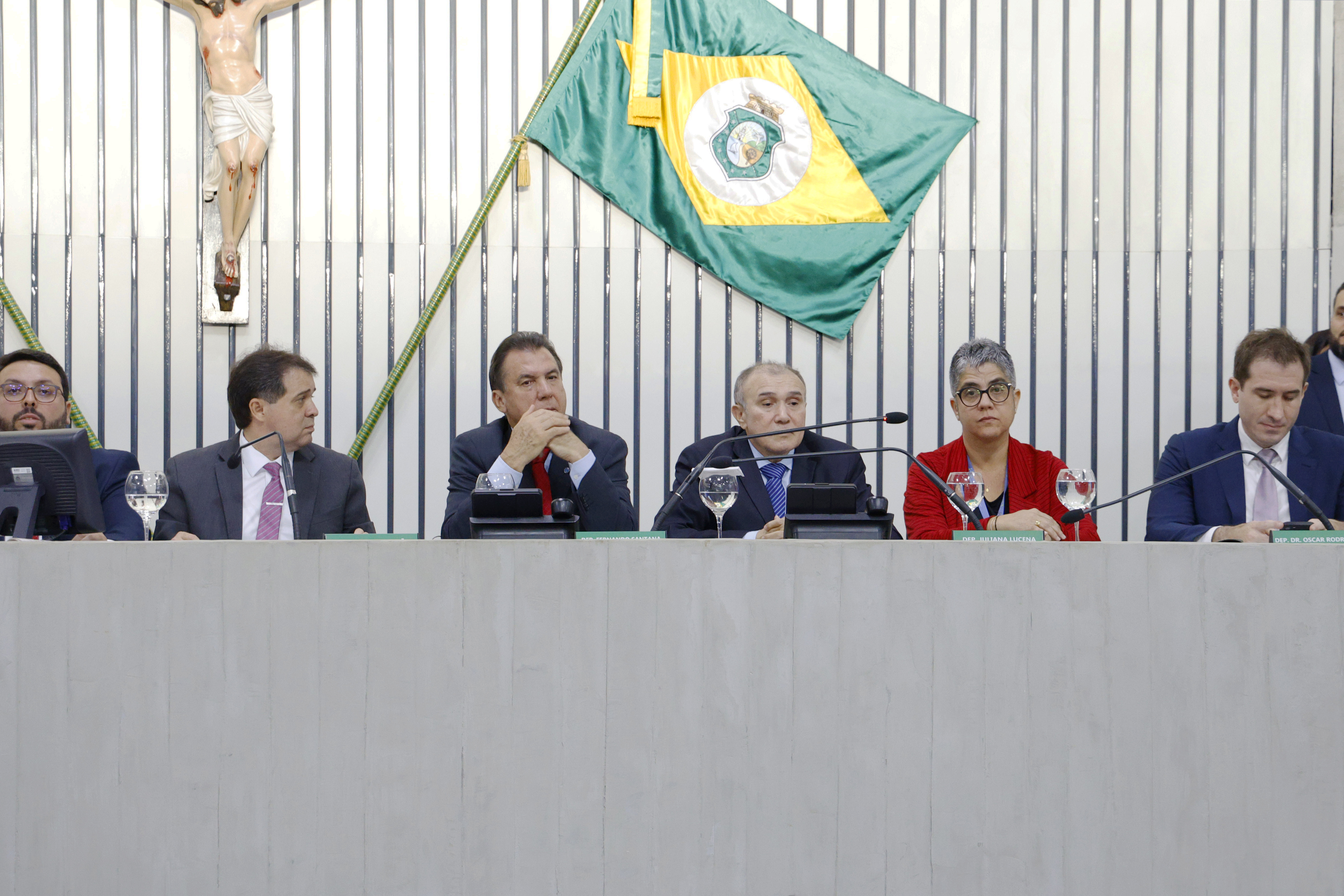 Desafios e conquistas dos trabalhadores são ressaltados em sessão especial na Alece
