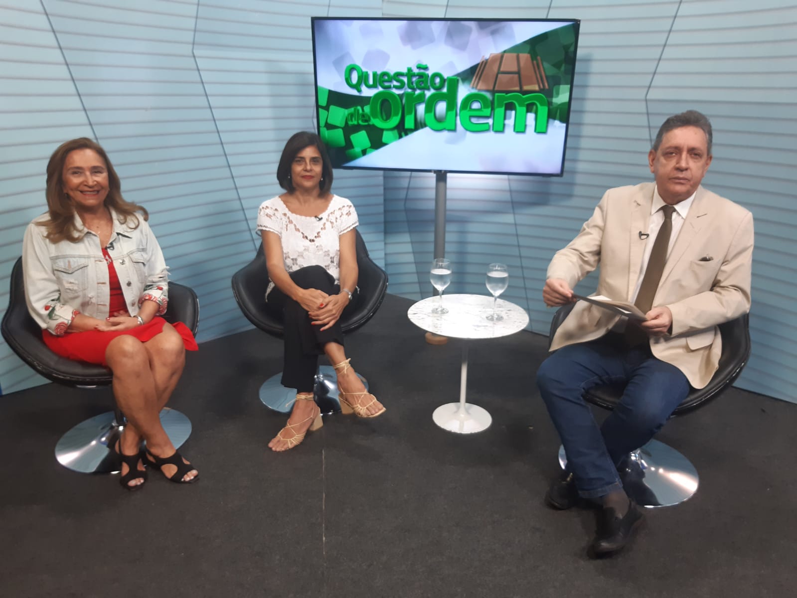 Fátima Feitosa e Luíza Martins, do Conselho de Altos Estudos e Assuntos Estratégicos da Alece, e jornalista Renato Abreu