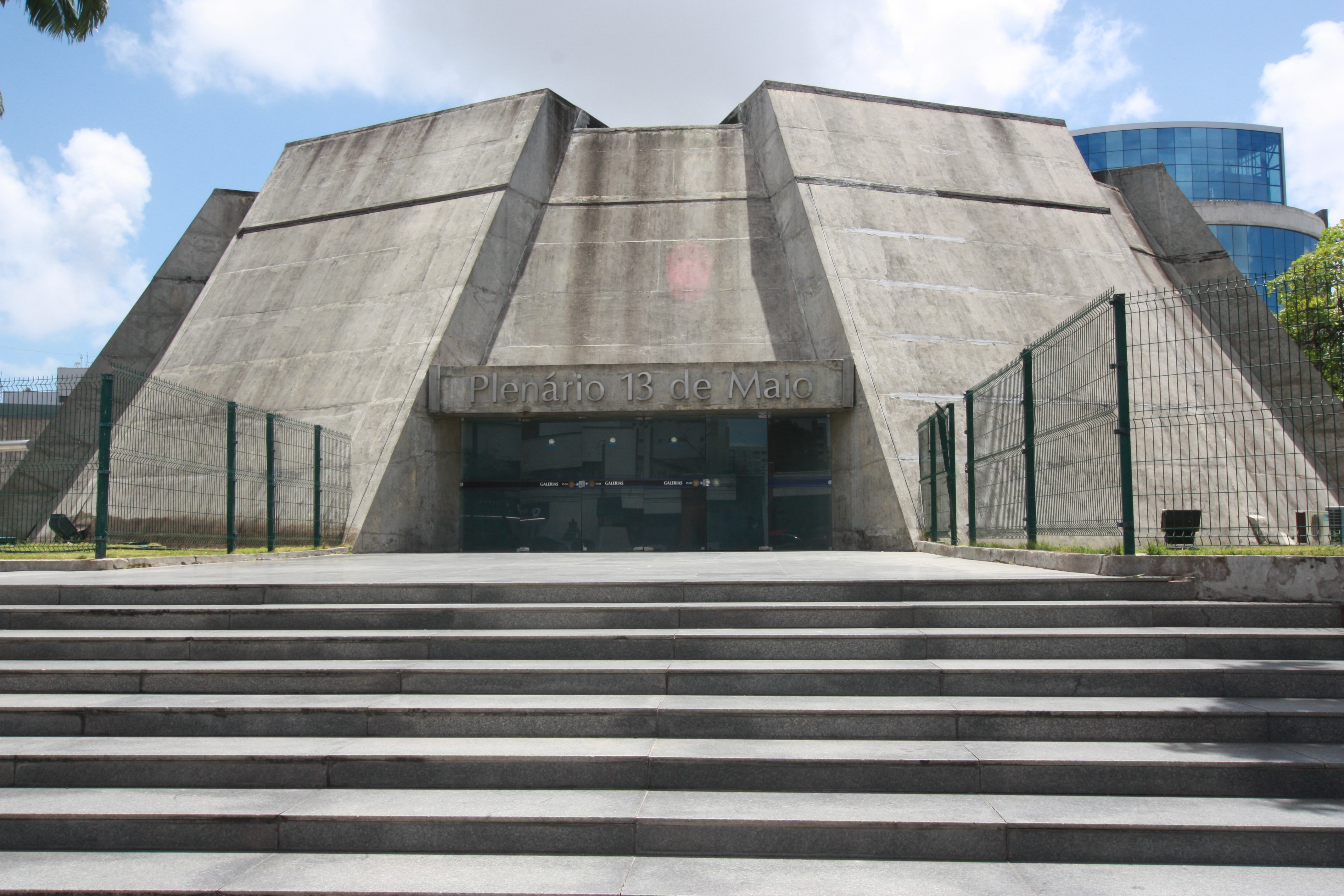 Com reabertura nesta quarta, Plenário 13 de Maio fortalece papel da democracia no Ceará