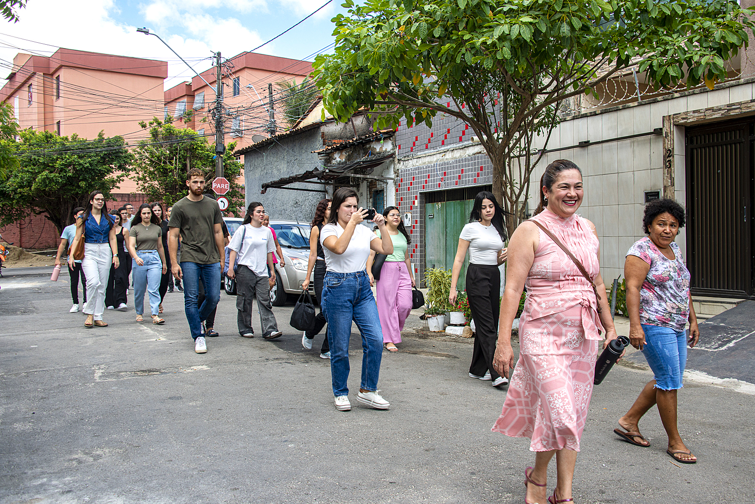 Alece e turma de alunos da Unifor realizam ação na comunidade Pio XII