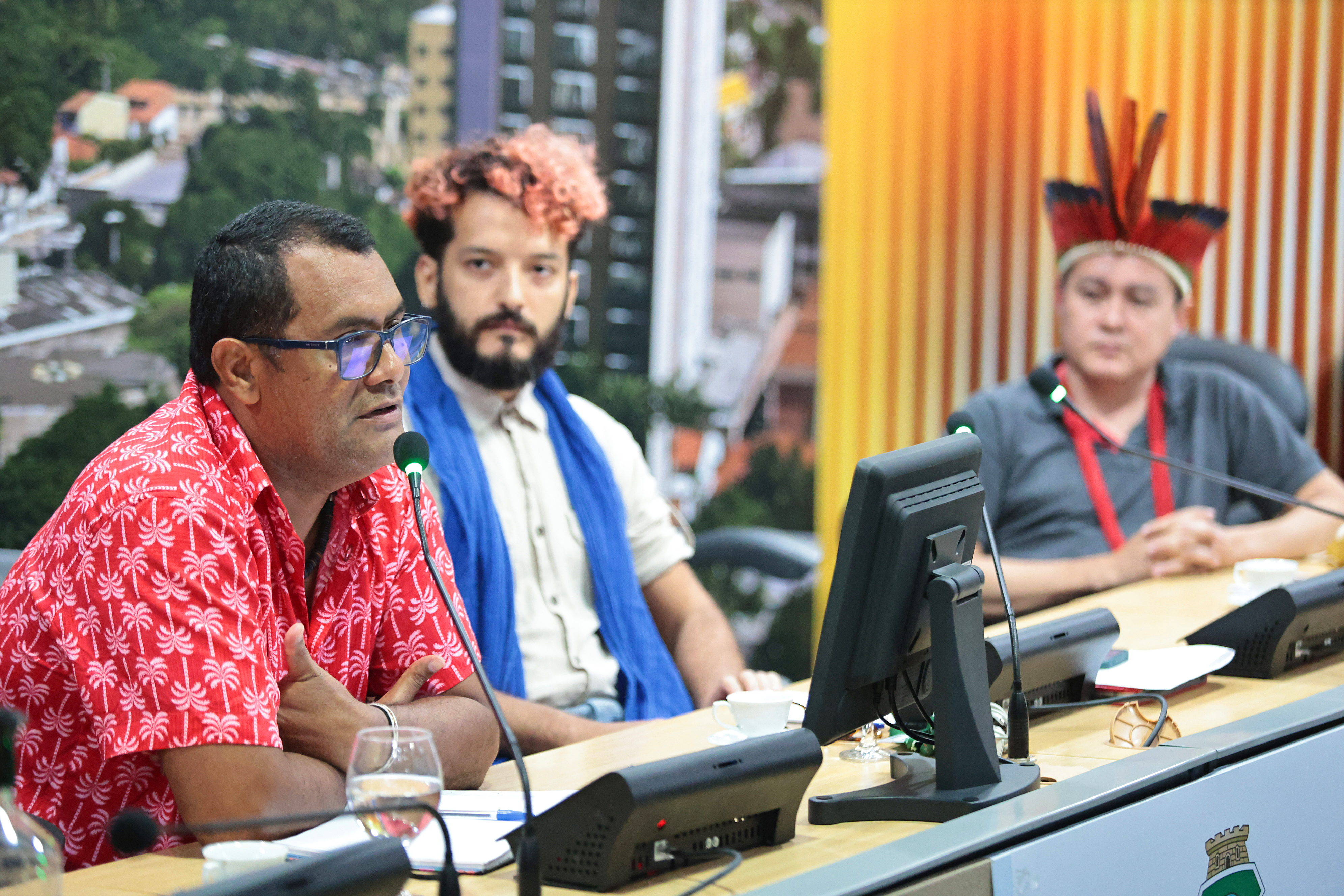 João do Cumbe, historiador e liderança quilombola; Miguel Rodrigues, curador do Malce e Suzenalzon Kanindé, mestre em Humanidades pela Unilab e doutorando em História Social pela UFC, abriram os debates.