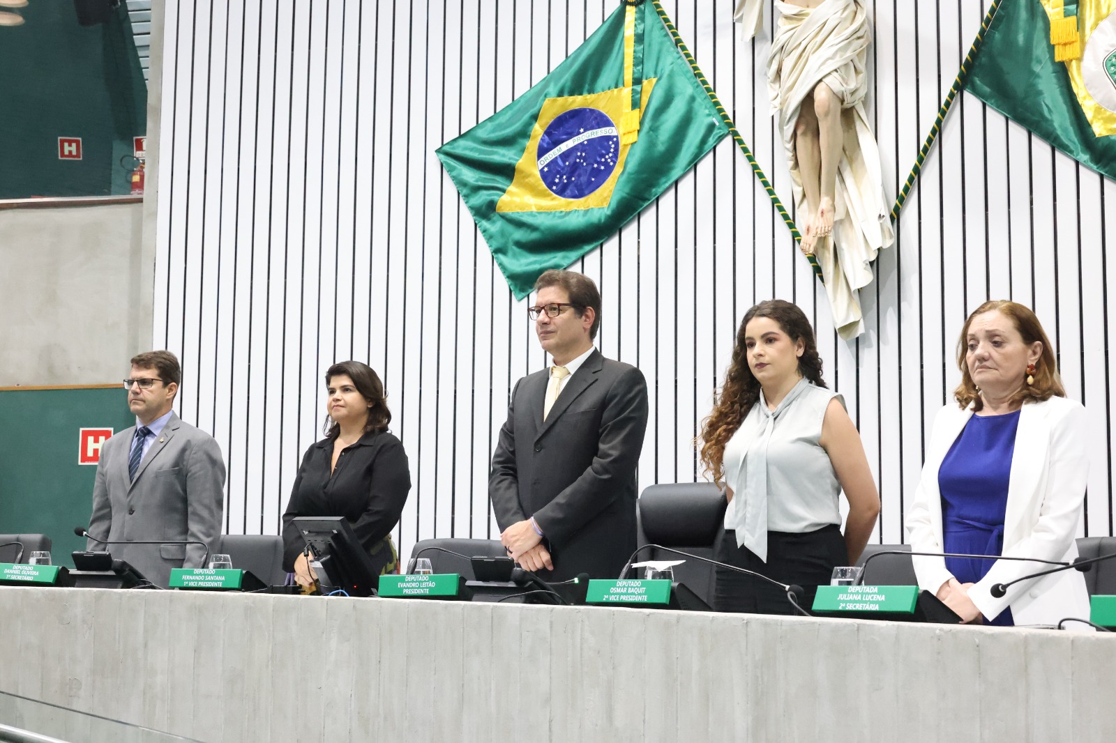 Sessão solene foi realizada no Plenário 13 de Maio