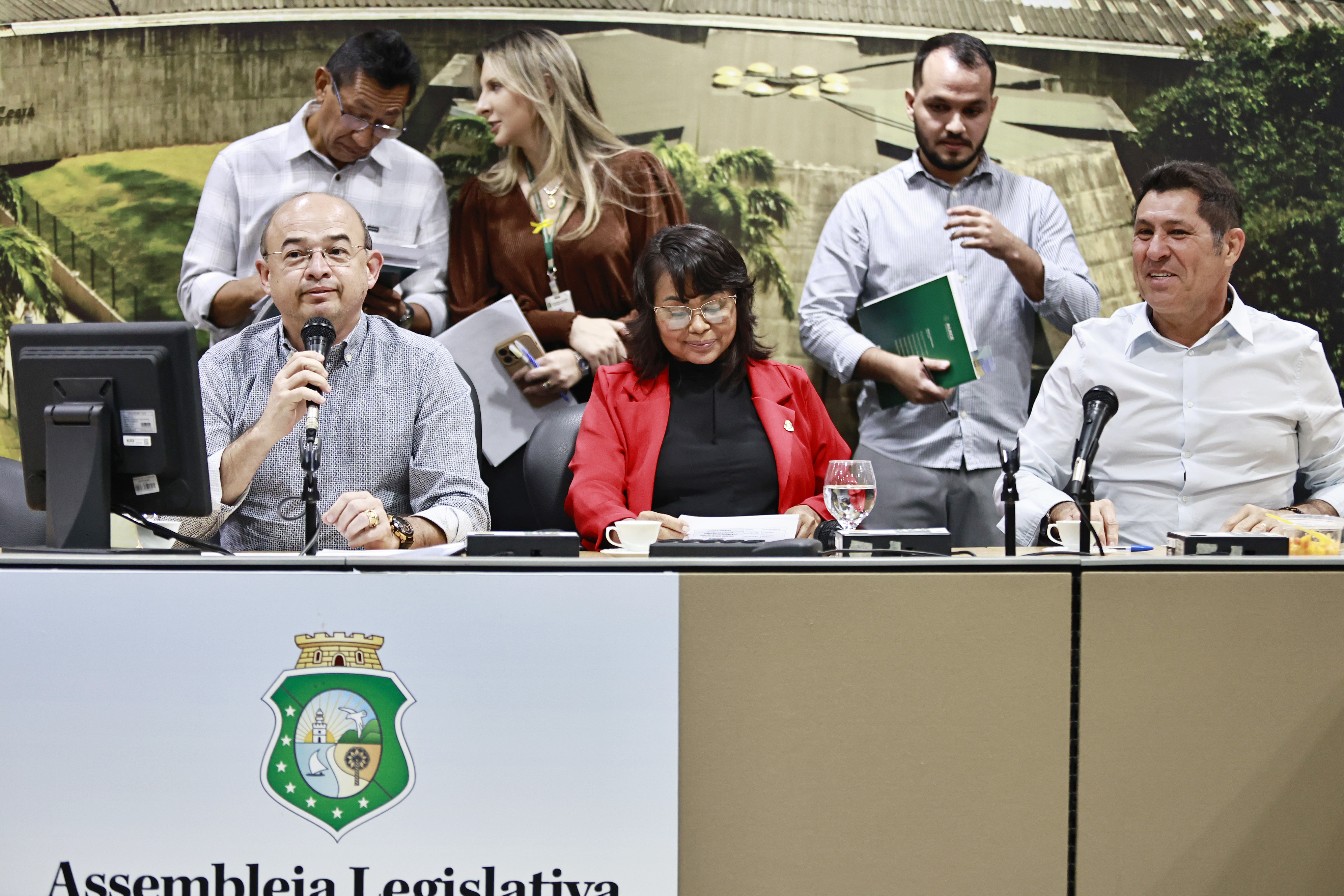 Reunião conjunta das Comissões Técnicas  Reunião conjunta das comissões de Trabalho, Administração e Serviço