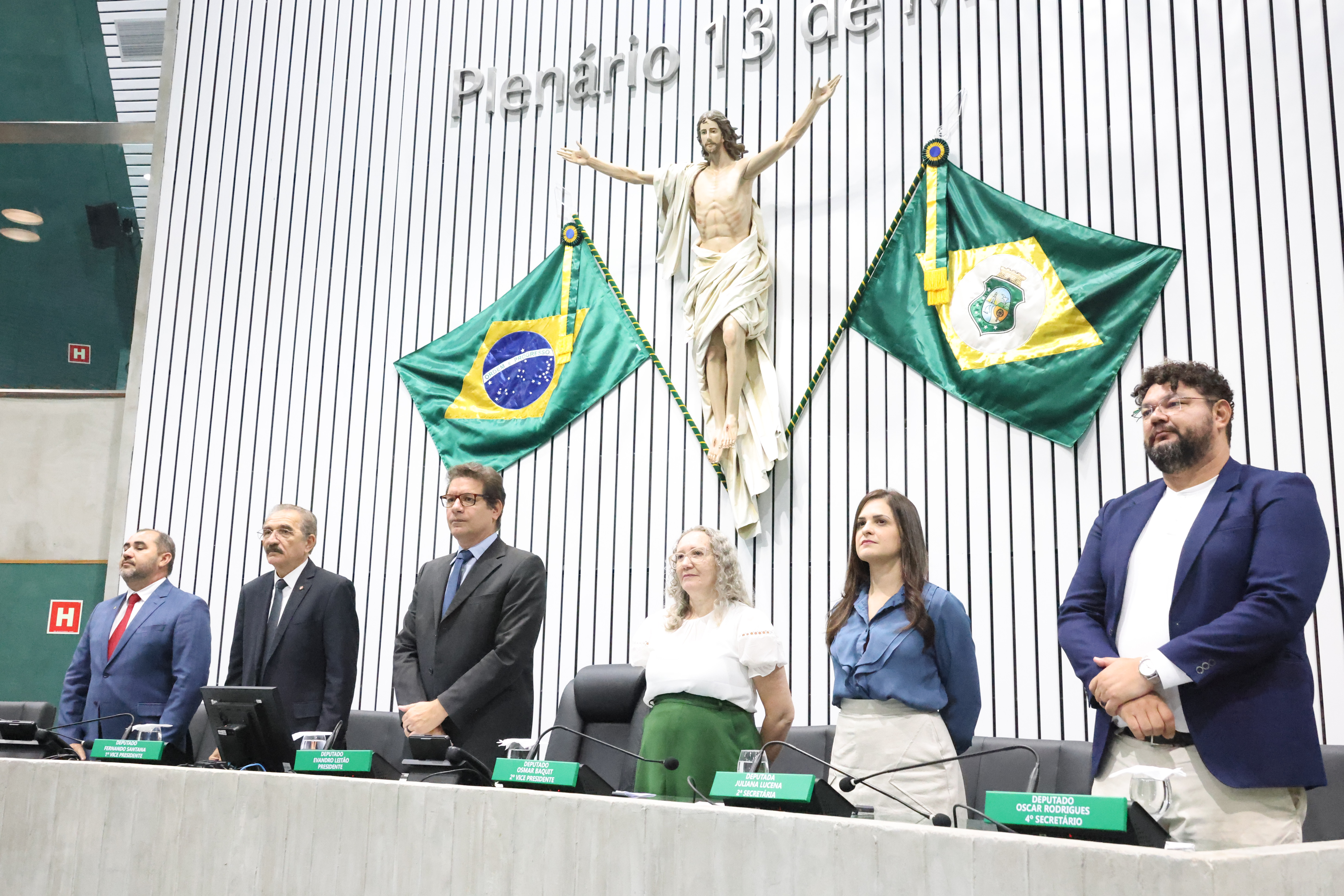 Sessão solene foi realizada no Plenário 13 de Maio
