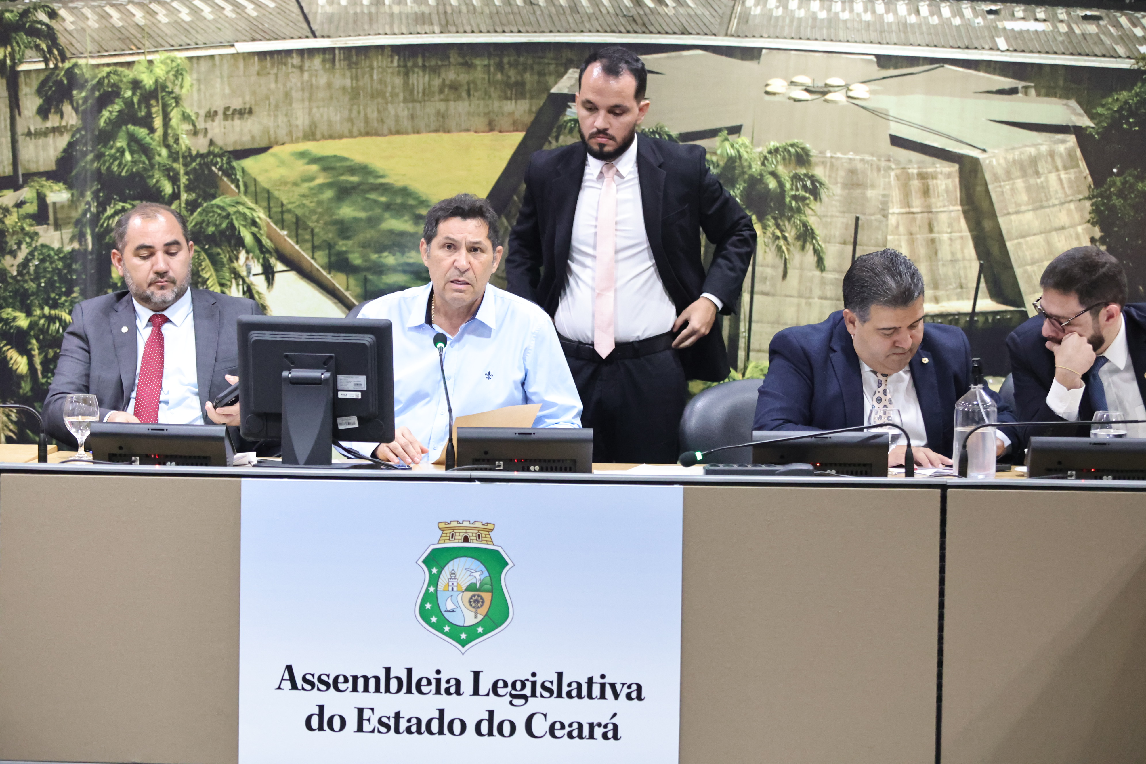 Comissões aprovam oito projetos de parlamentares