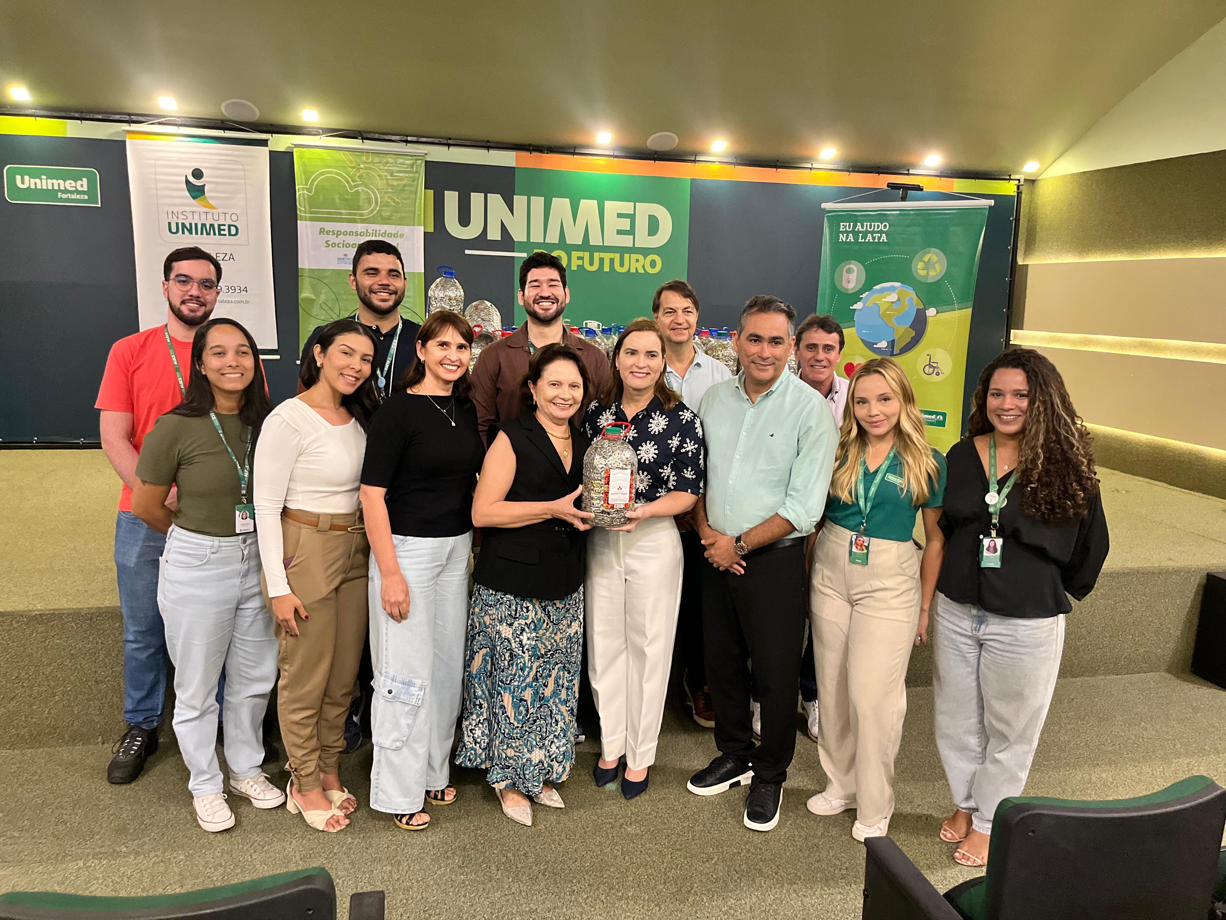 Alece realiza entrega de lacres arrecadados na campanha "Lacrou" para Instituto Unimed