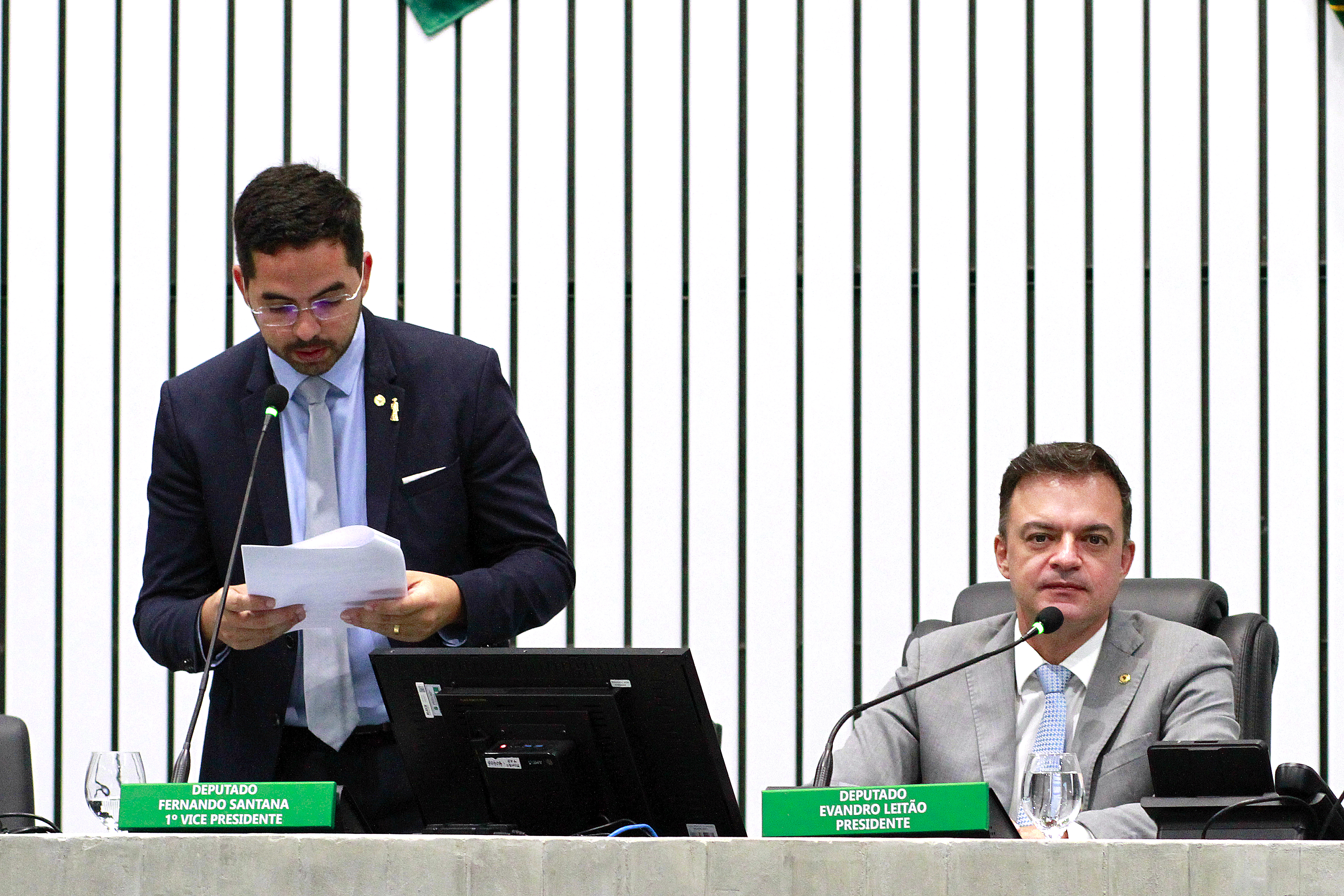 Leitura do expediente da sessão legislativa desta terça-feira