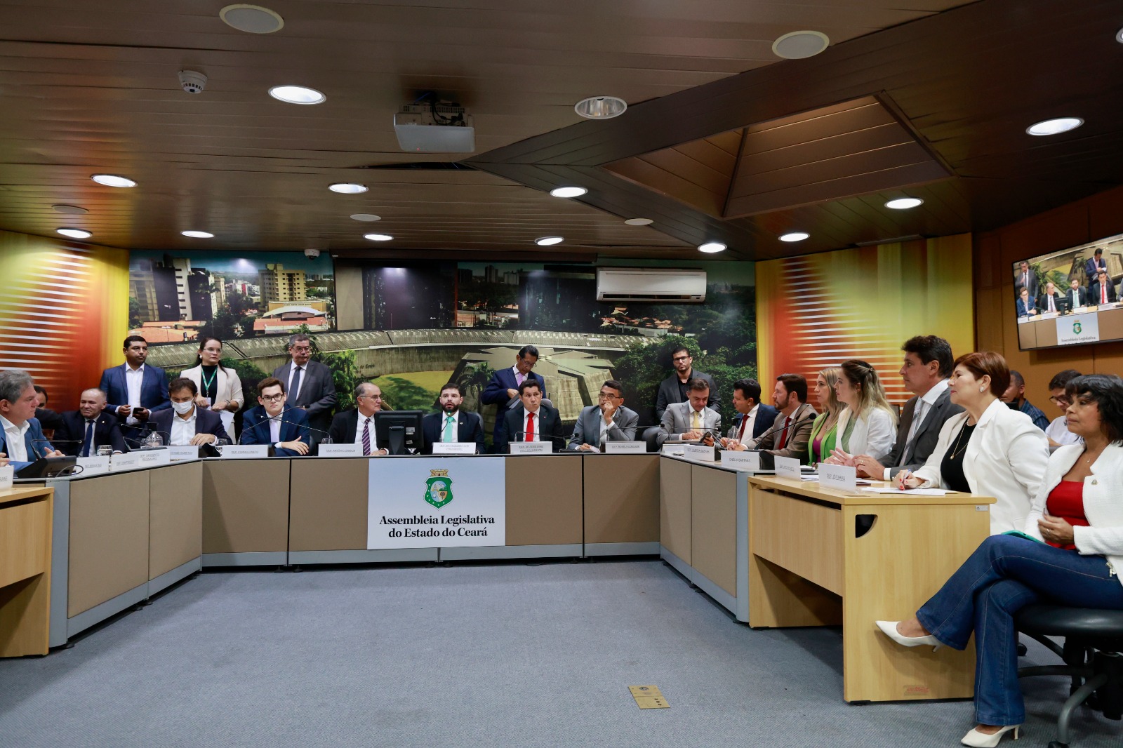 CCJR aprova indicação de Onélia Santana para cargo de conselheira do TCE-CE