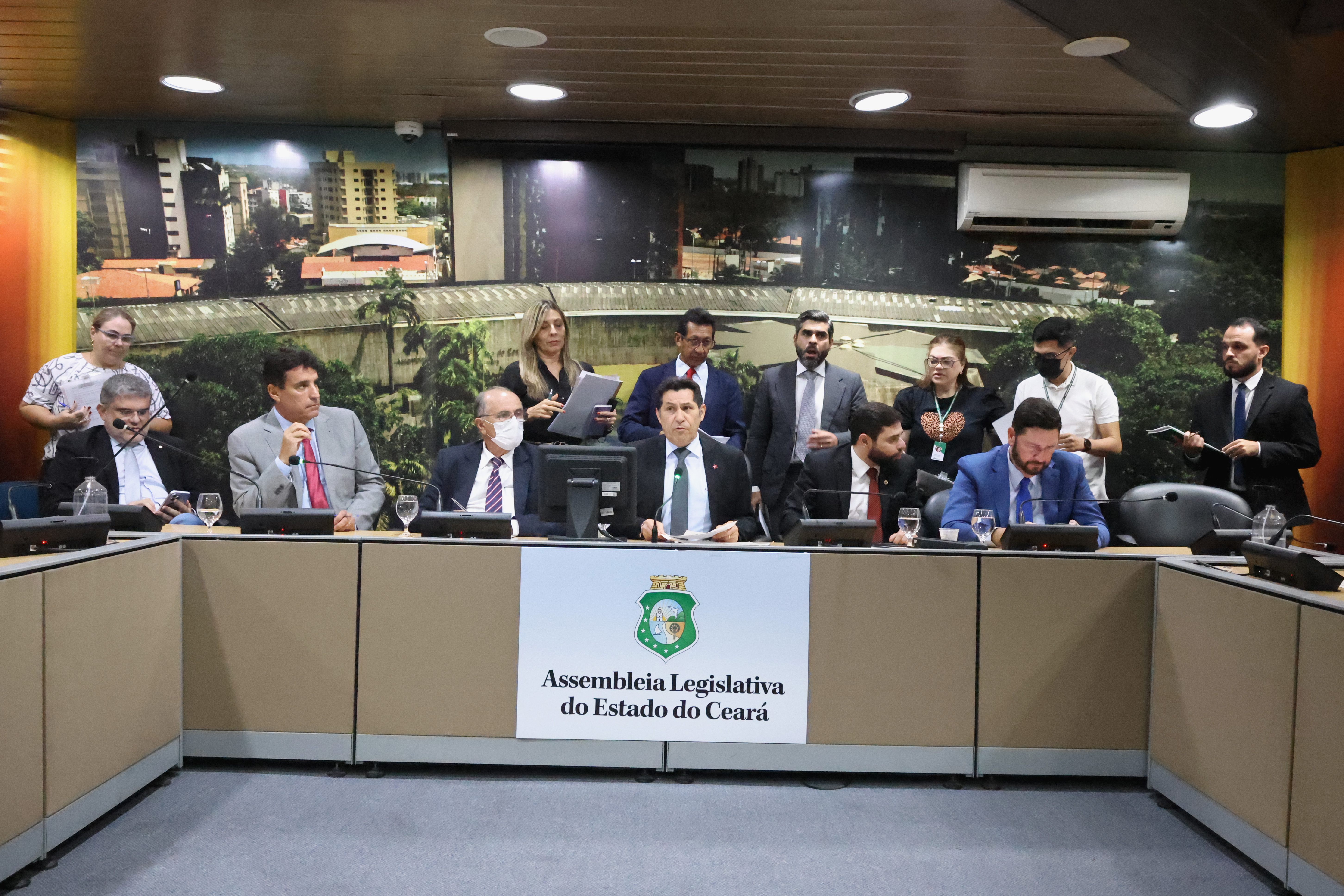 Comissões aprovam 13 projetos de parlamentares nesta terça