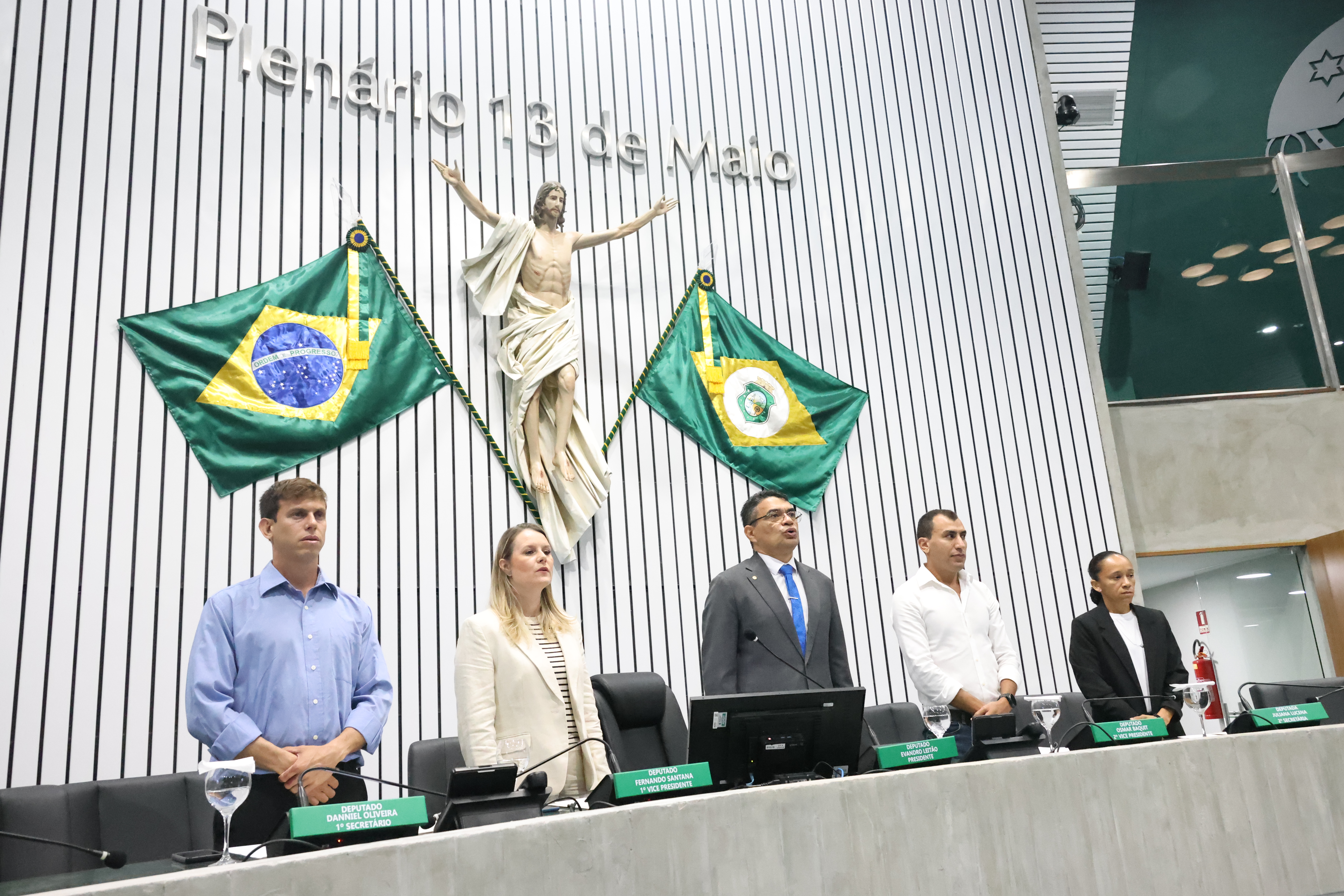 Corredores de rua prestigiam a cerimônia na mesa presidida pelo deputado Sargento Reginauro. Foto: Marcos Moura
