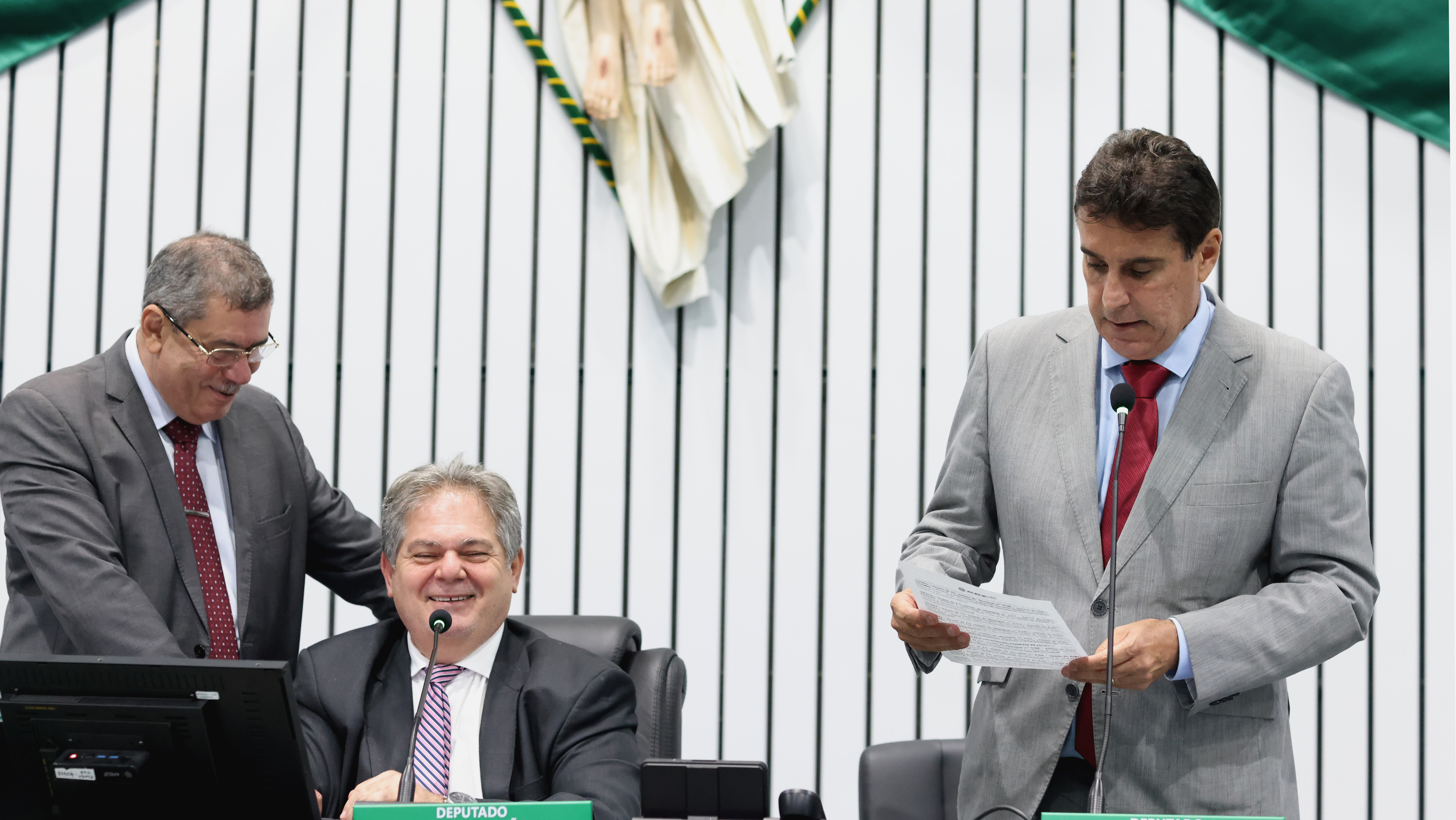 Assembleia Legislativa aprova 10 projetos do Poder Executivo  e um do Ministério Público