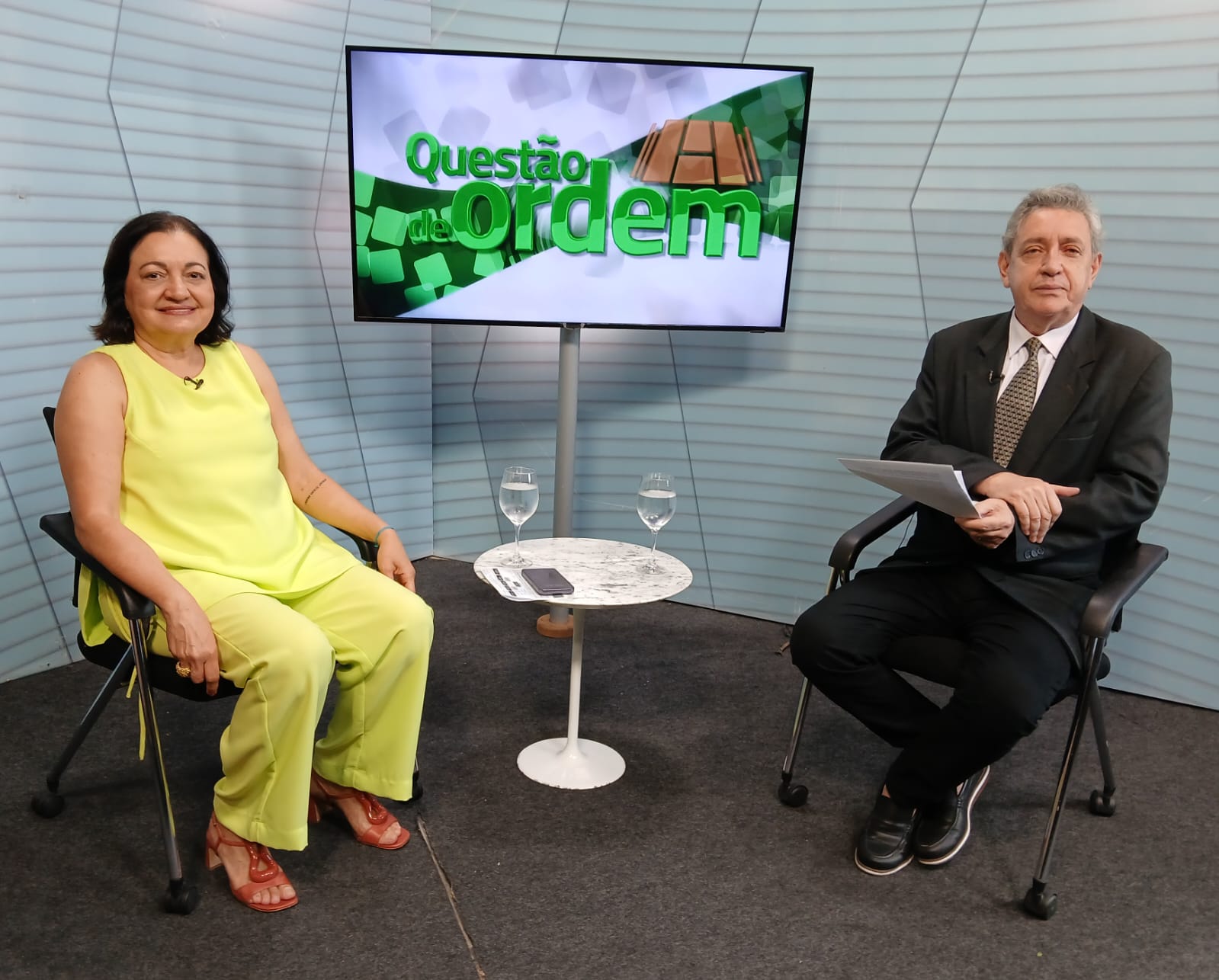 Controladora da Alece, Silvia Helena Correia, e o jornalista Renato Abreu