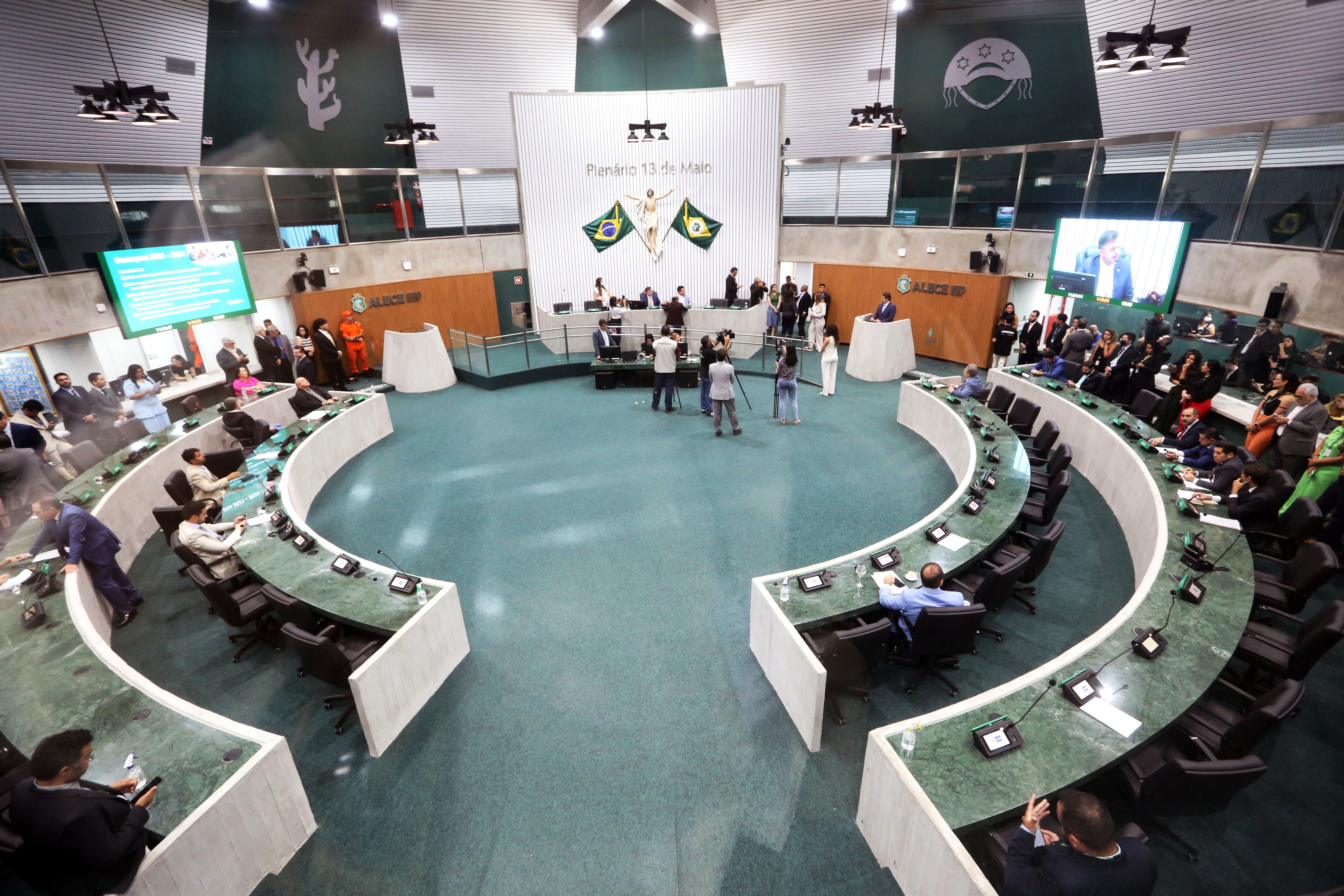 Deputados reconhecem liderança de Evandro Leitão à frente da Alece