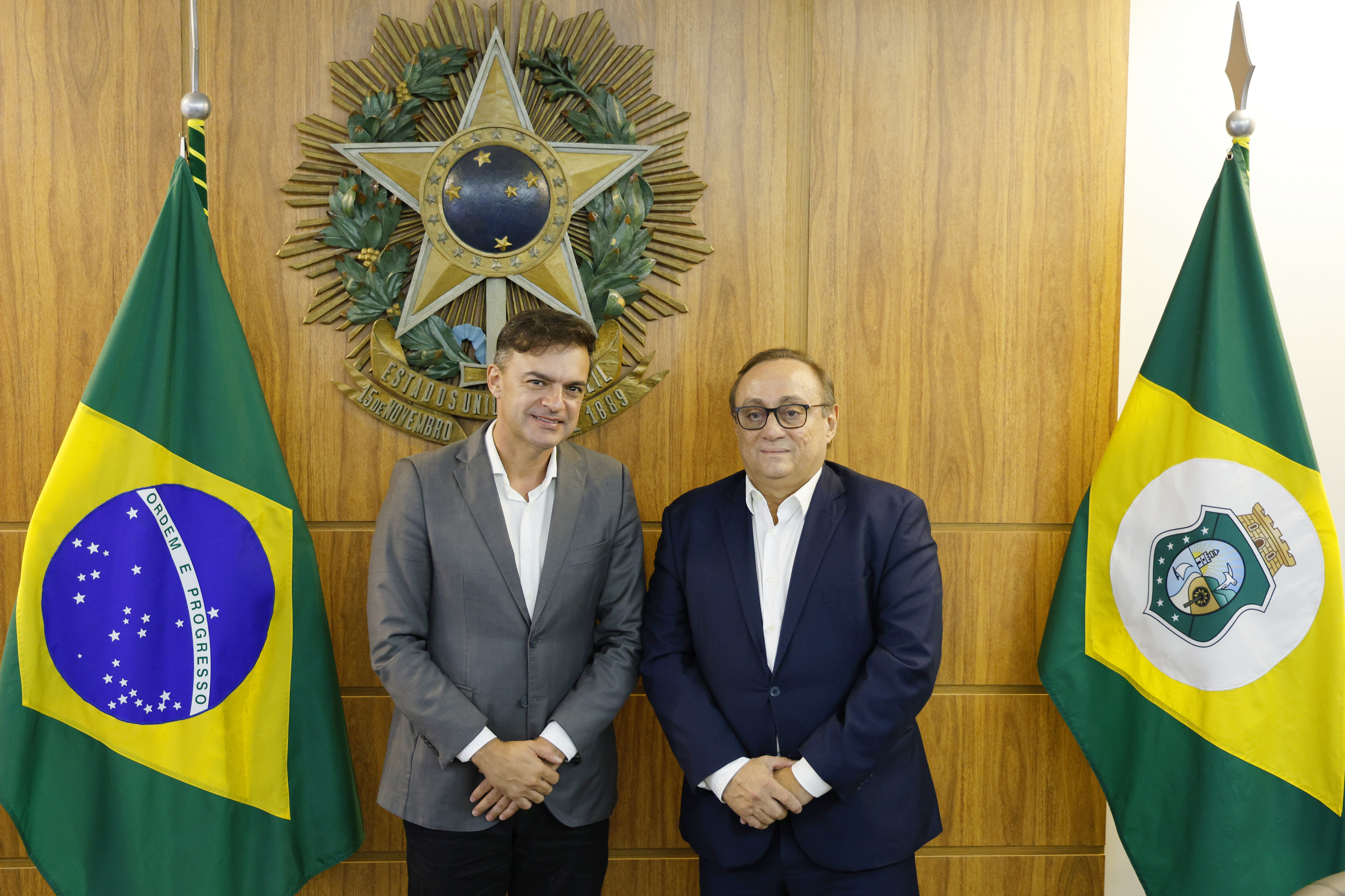 Presidente da Alece, deputado Fernando Santana, dá as boas-vindas ao deputado Tin Gomes